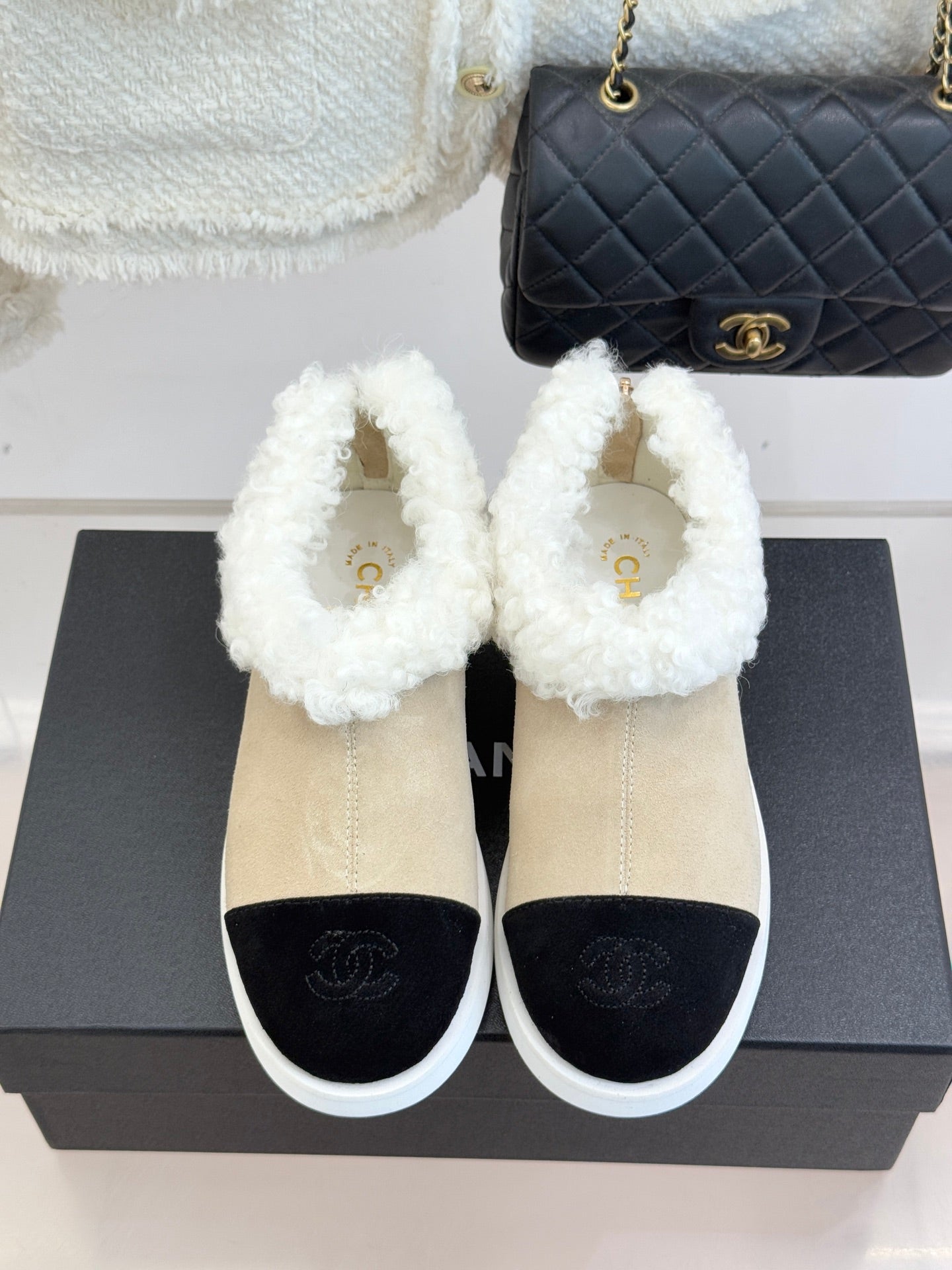 CC 25s Furry Snow Boots Beige Black Suede Wool 512063