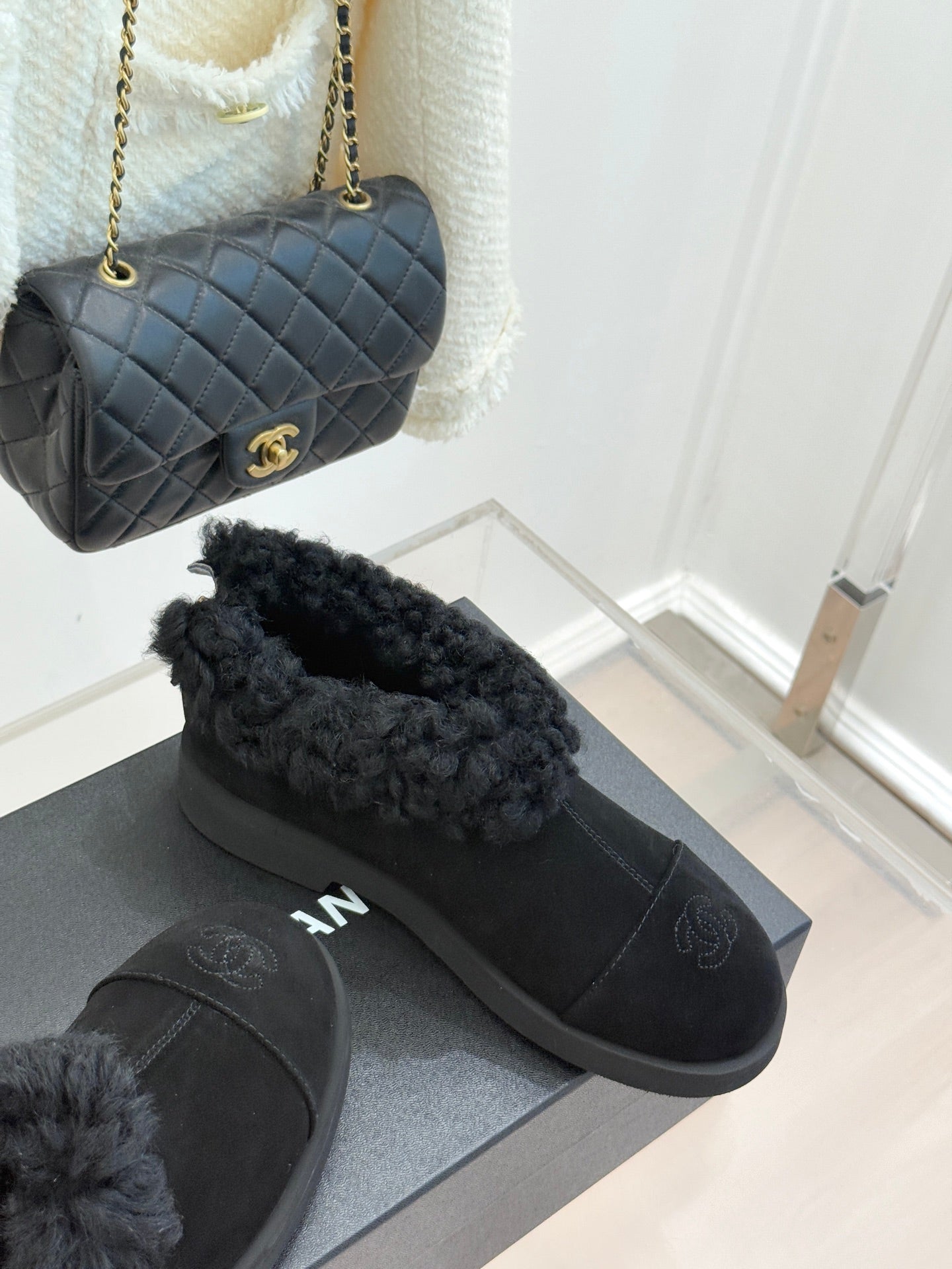 CC 25s Furry Snow Boots Black Suede Wool 512064