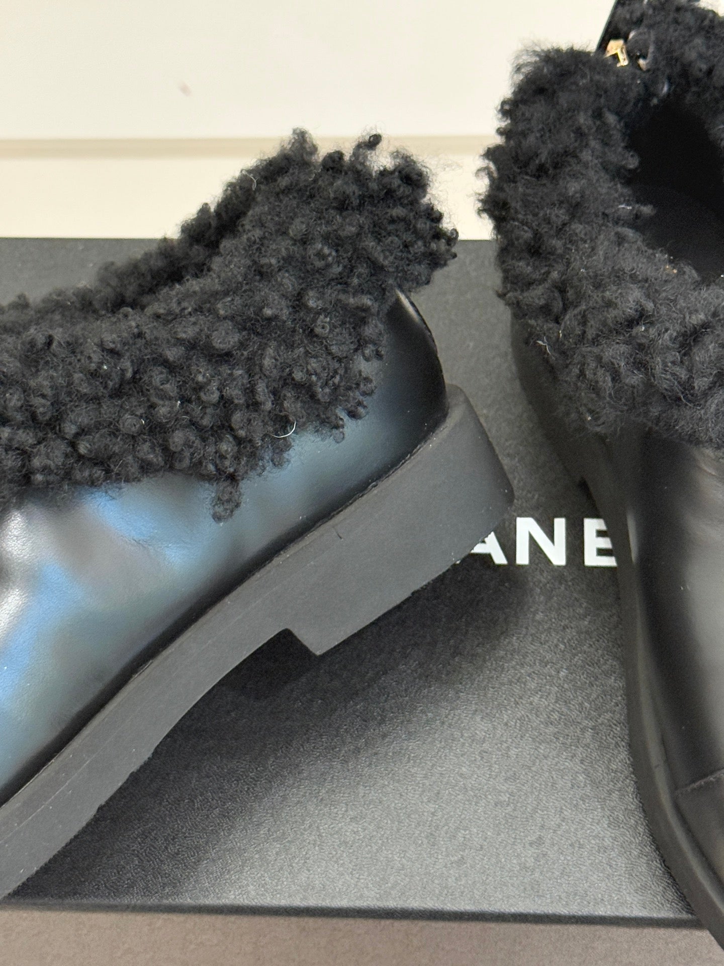 CC 25s Furry Snow Boots Black Leather Wool 512066