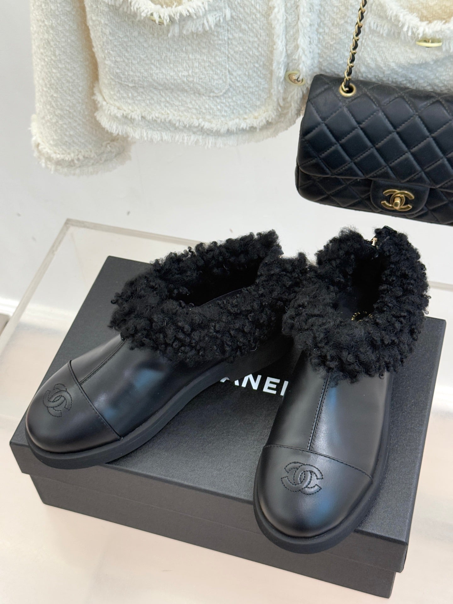 CC 25s Furry Snow Boots Black Leather Wool 512066