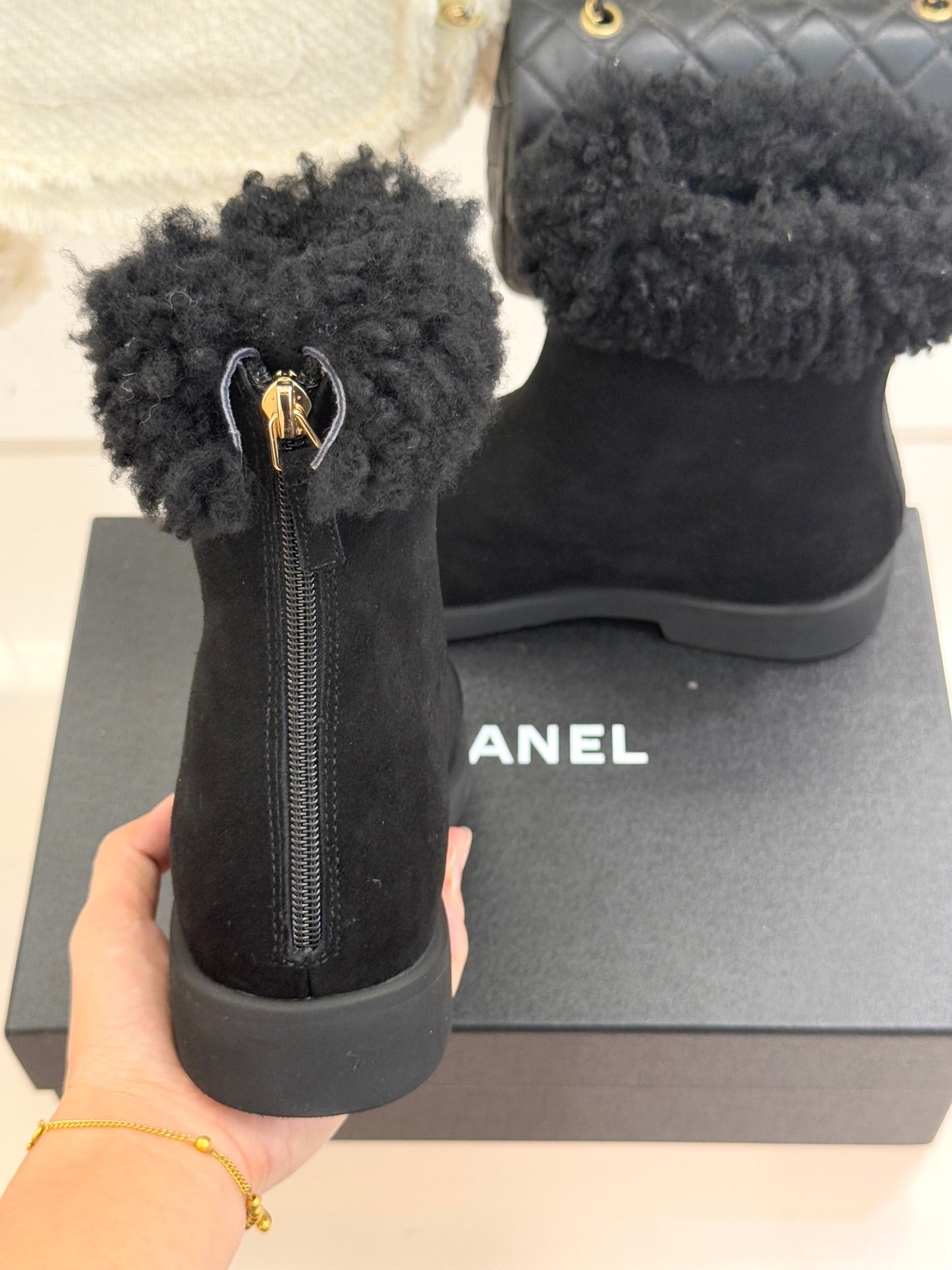 CC 25K Double C Colorblock Furry Snow Boots Black Suede 512069