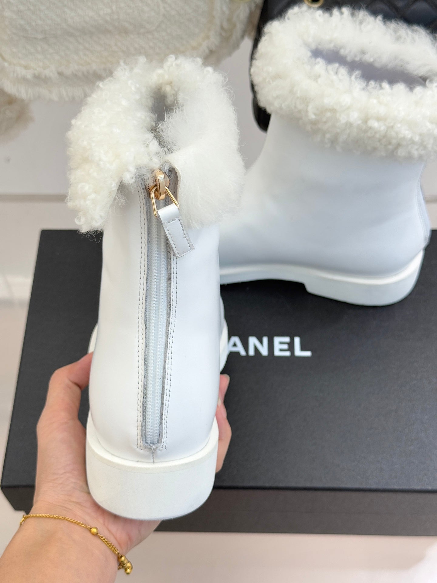 CC 25K Double C Colorblock Furry Snow Boots Black White Leather 512070