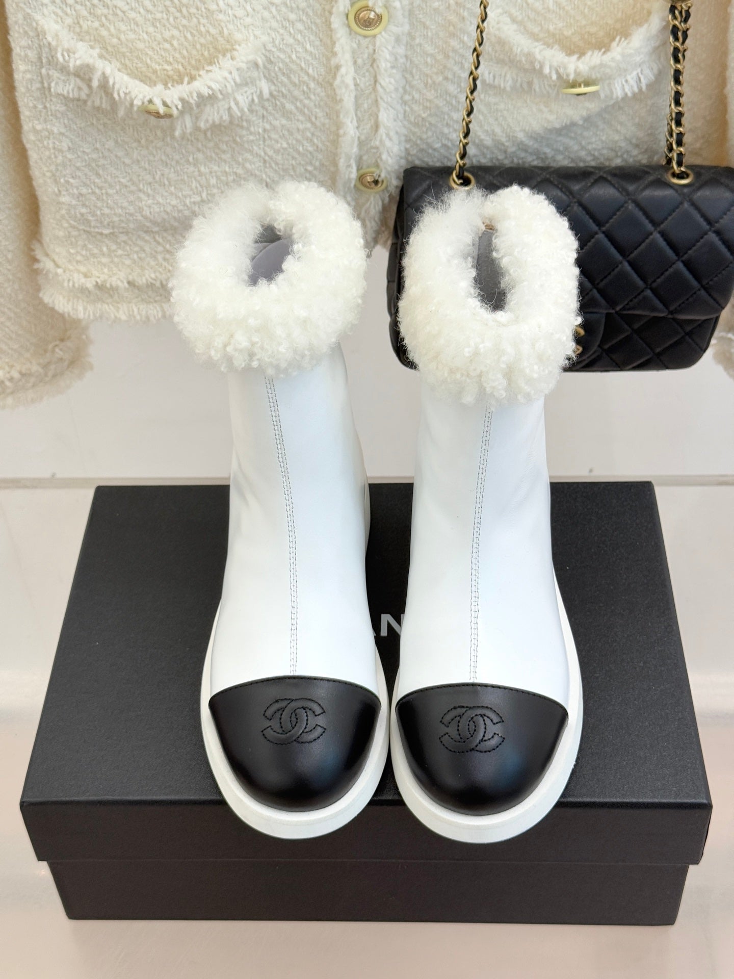 CC 25K Double C Colorblock Furry Snow Boots Black White Leather 512070