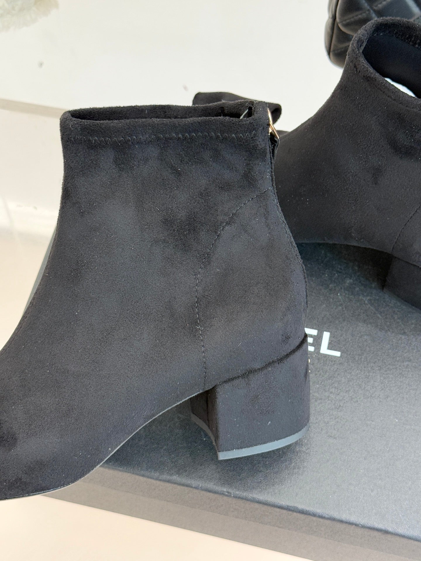 CC 25K Bow Chain Chunky Stretch Boots Black Suede 512072