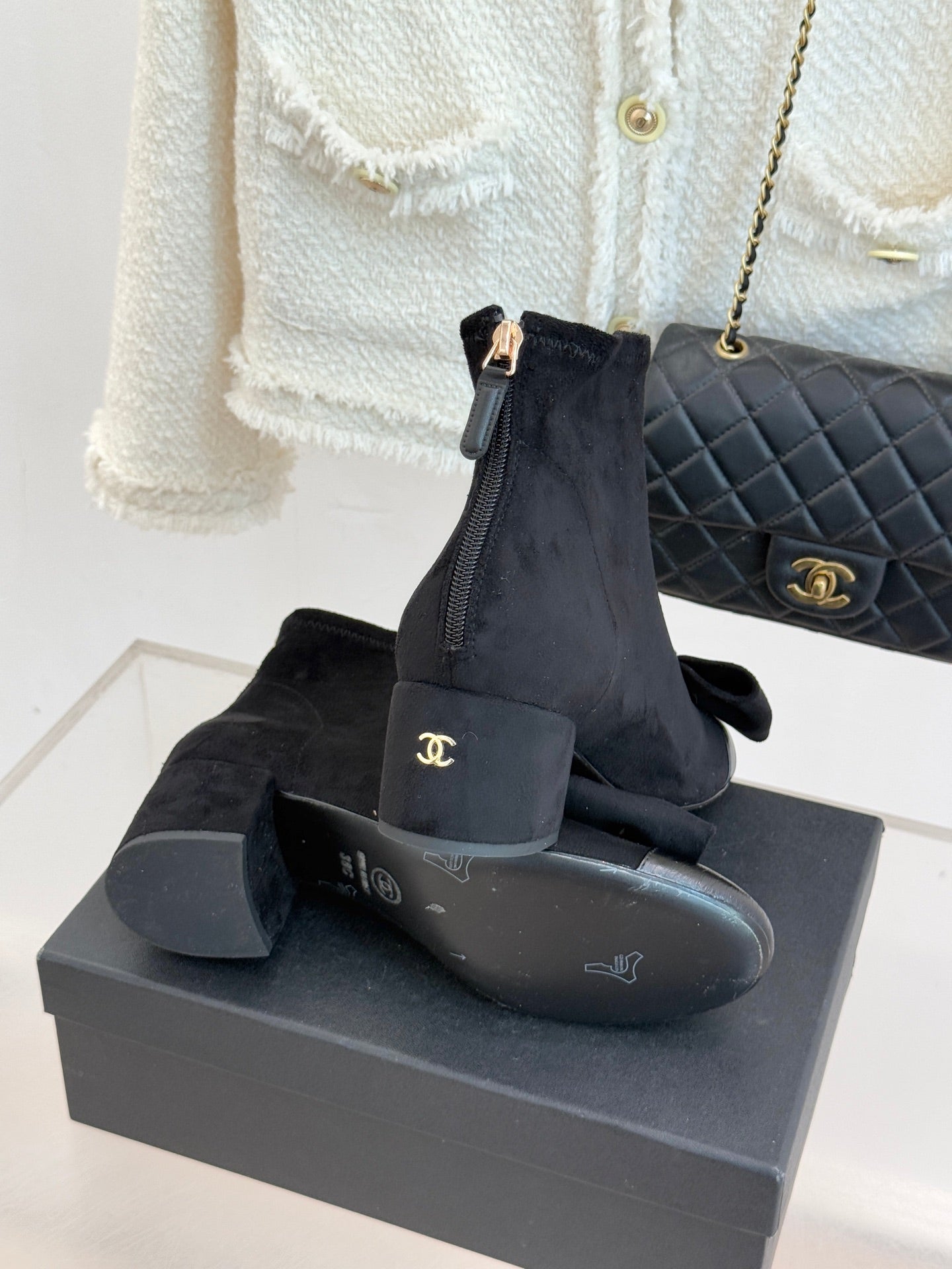 CC 25K Bow Chain Chunky Stretch Boots Black Suede 512072