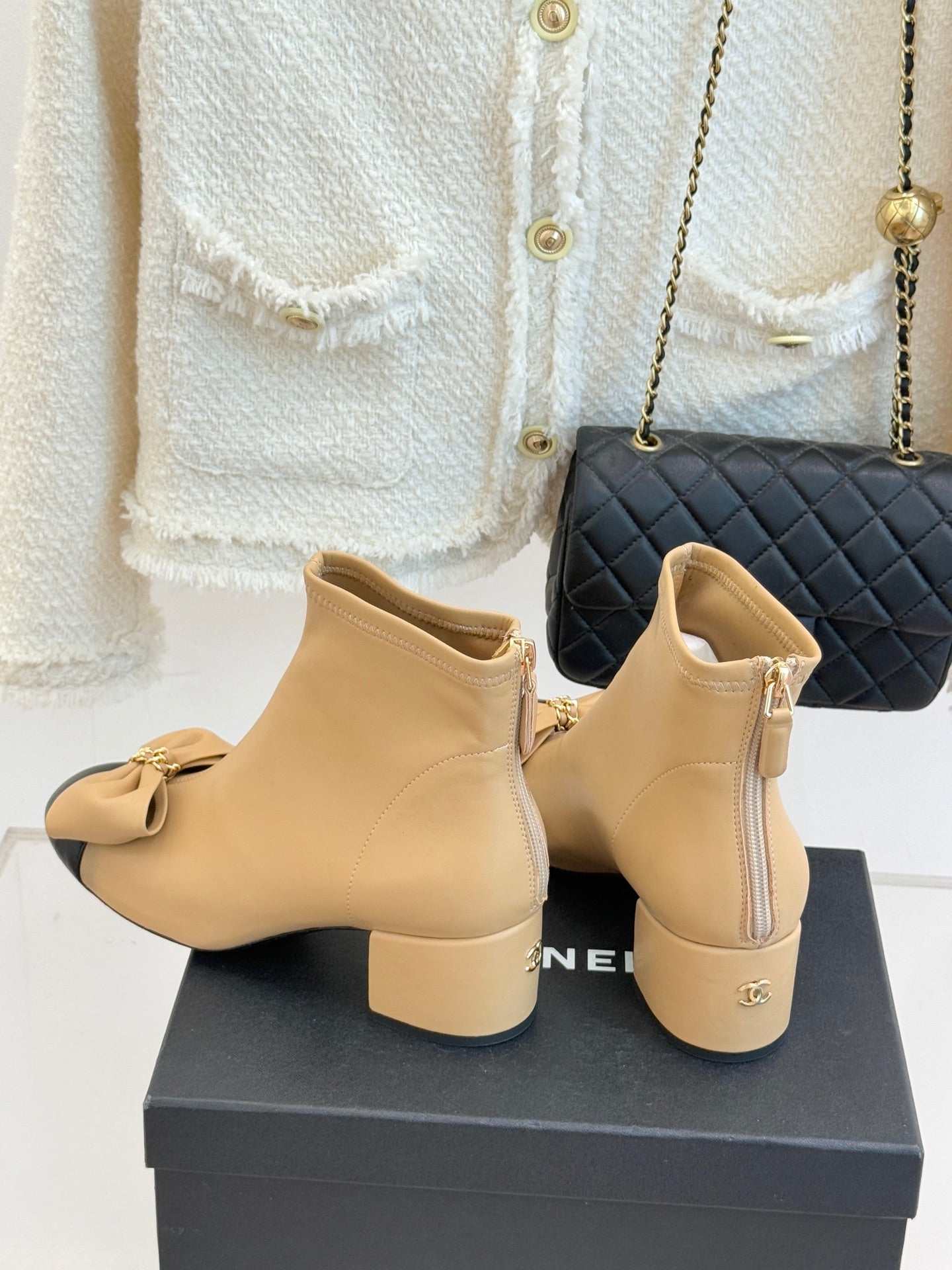 CC 25K Bow Chain Chunky Stretch Boots Beige Black Sheepskin 512073