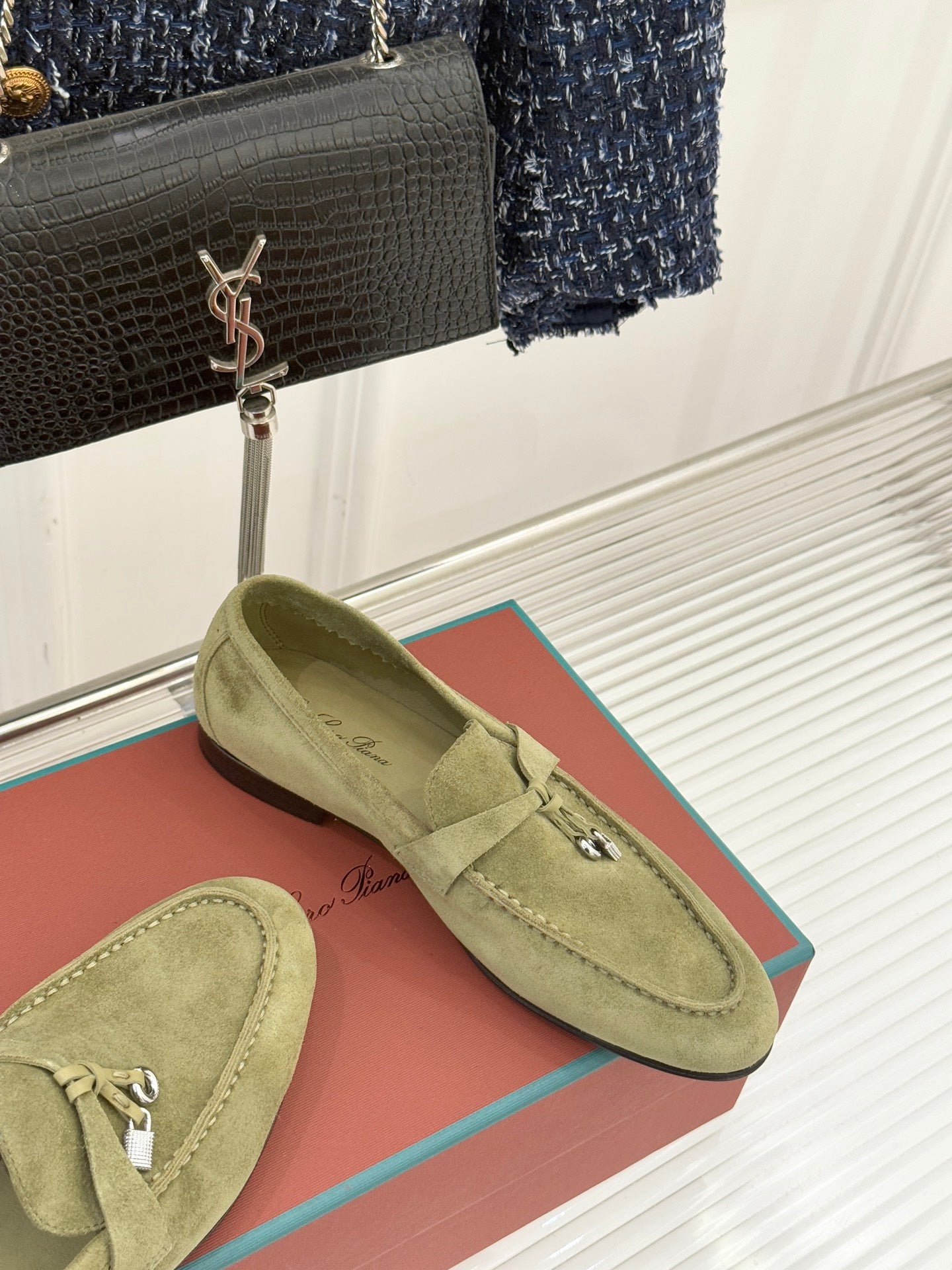 LP 26ss Summer Charms Walk Loafer Light Green Gold Suede 632564