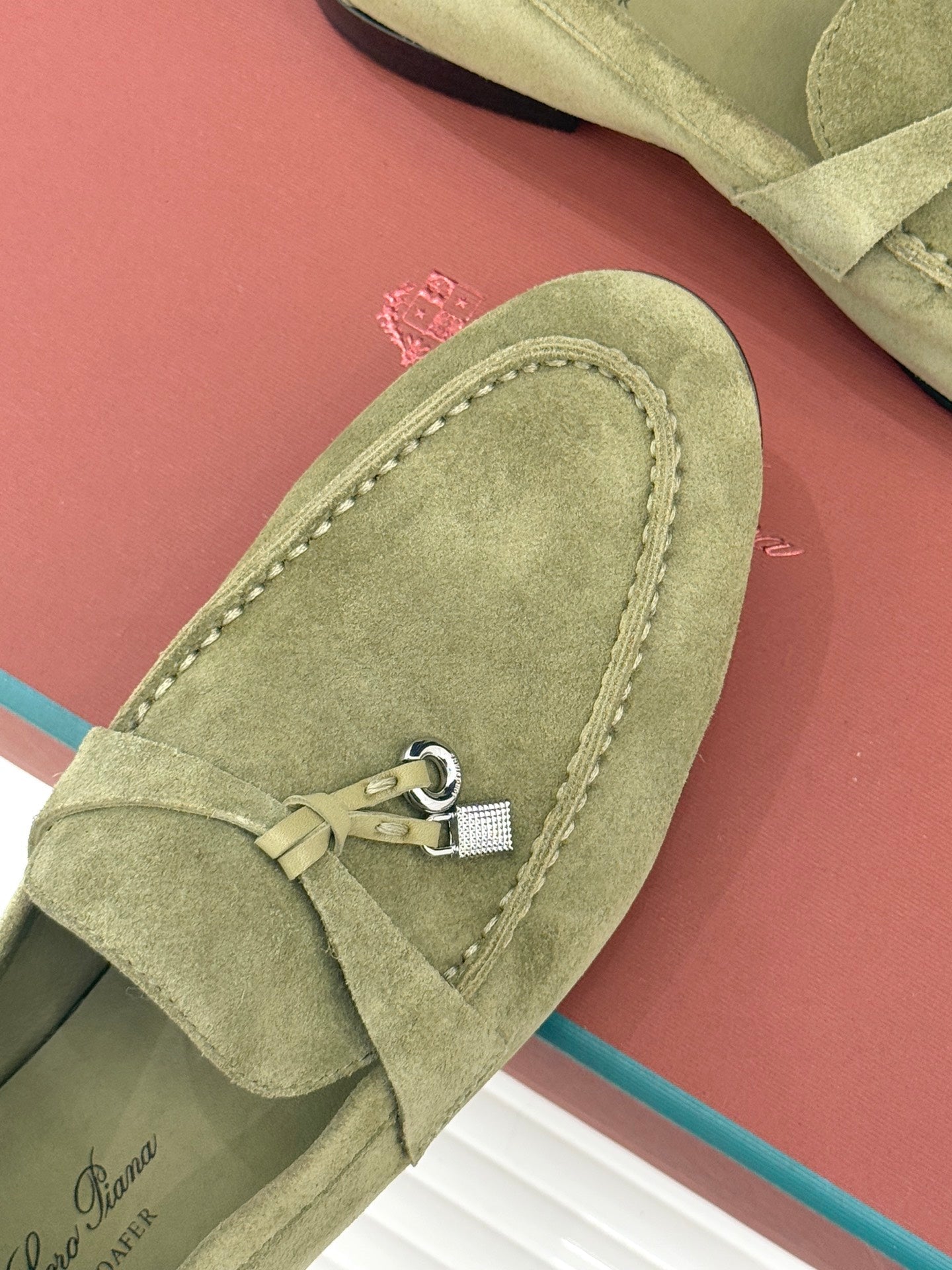 LP 26ss Summer Charms Walk Loafer Light Green Gold Suede 632564