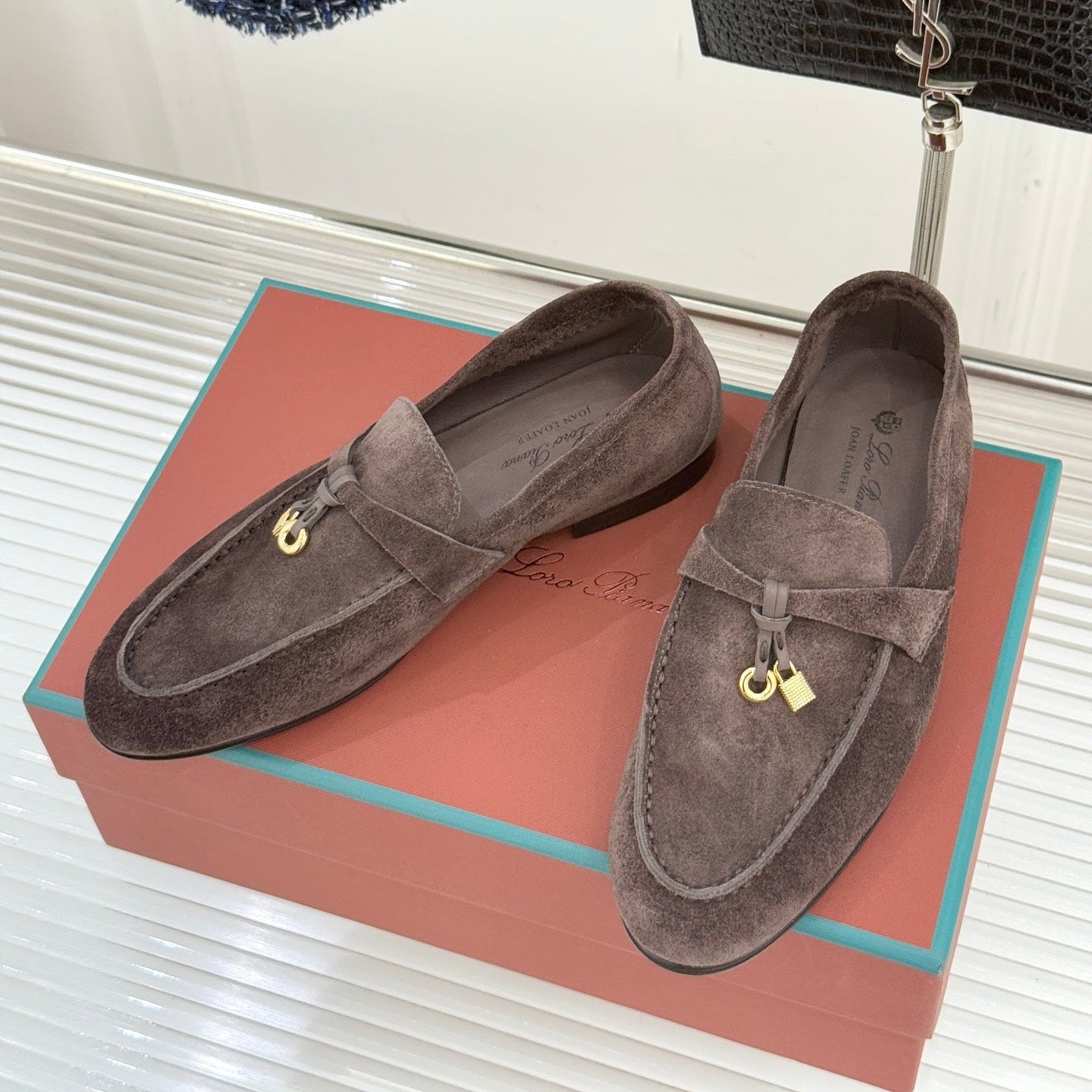 LP 26ss Summer Charms Walk Loafer Dark Brown Gold Suede 632567