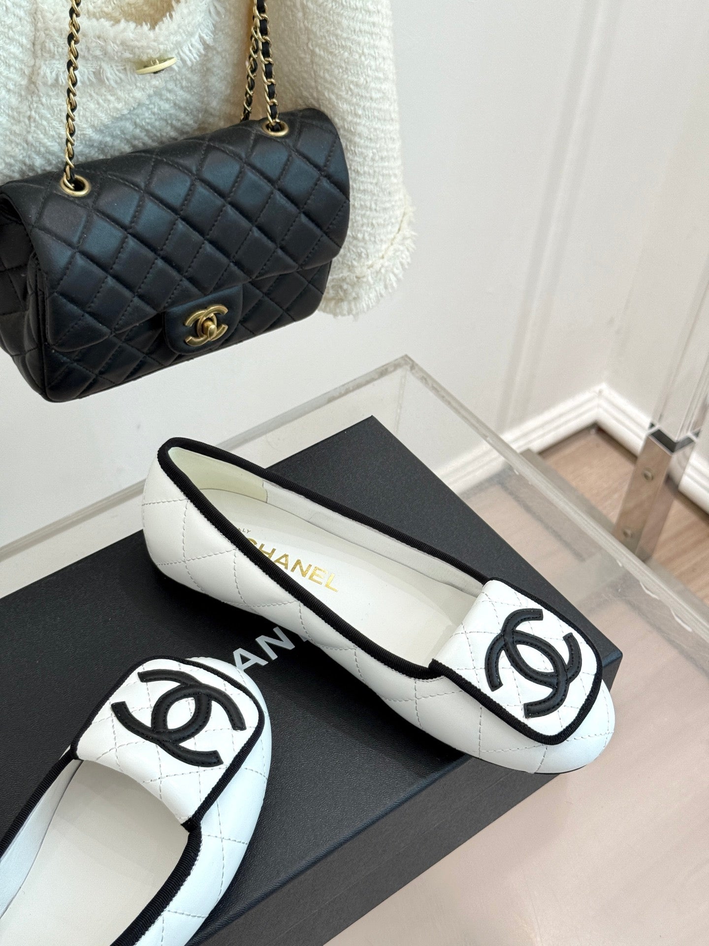 CC 26s Cambon Ballet Flats White Quited Lambskin 887792
