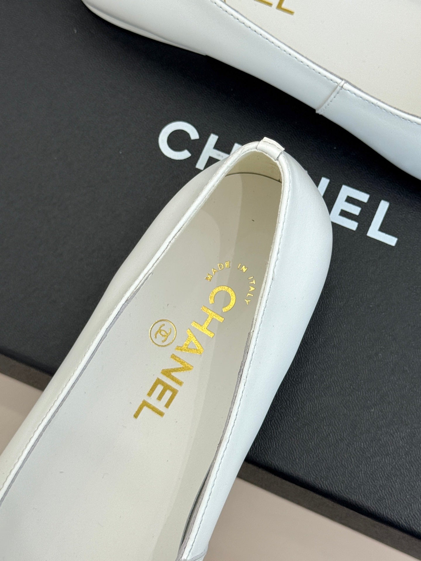 CC 26s Buckle Square Toe Ballet Flat White Lambskin 829736