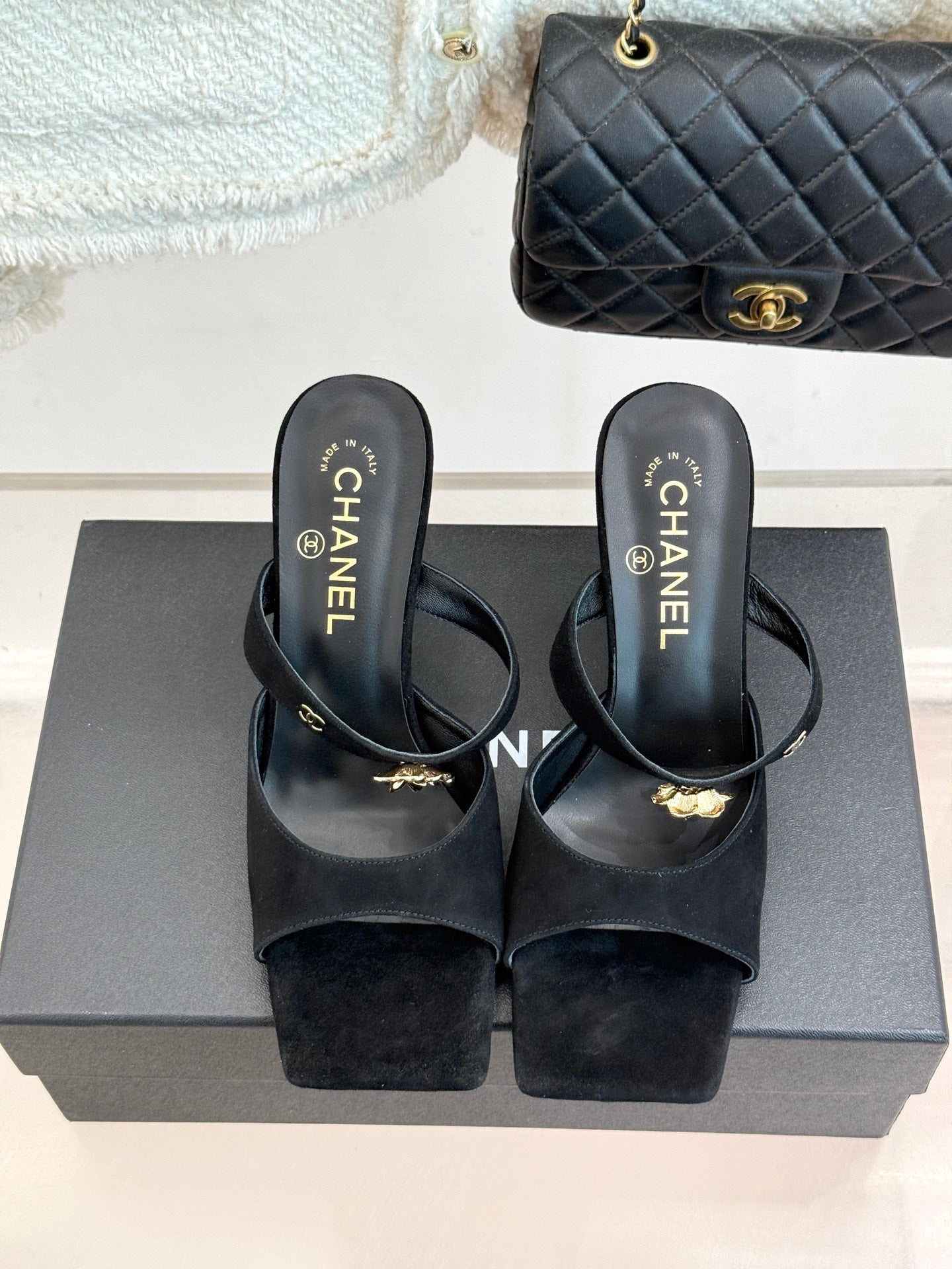 CC 26s Camellia High-Heeled Sandals Black Suede 920376