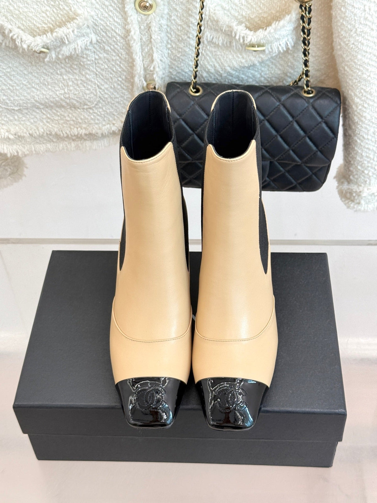 Chanel 26s Patent Cap Toe Chelsea Ankle Boots 7cm Beige Black 153340