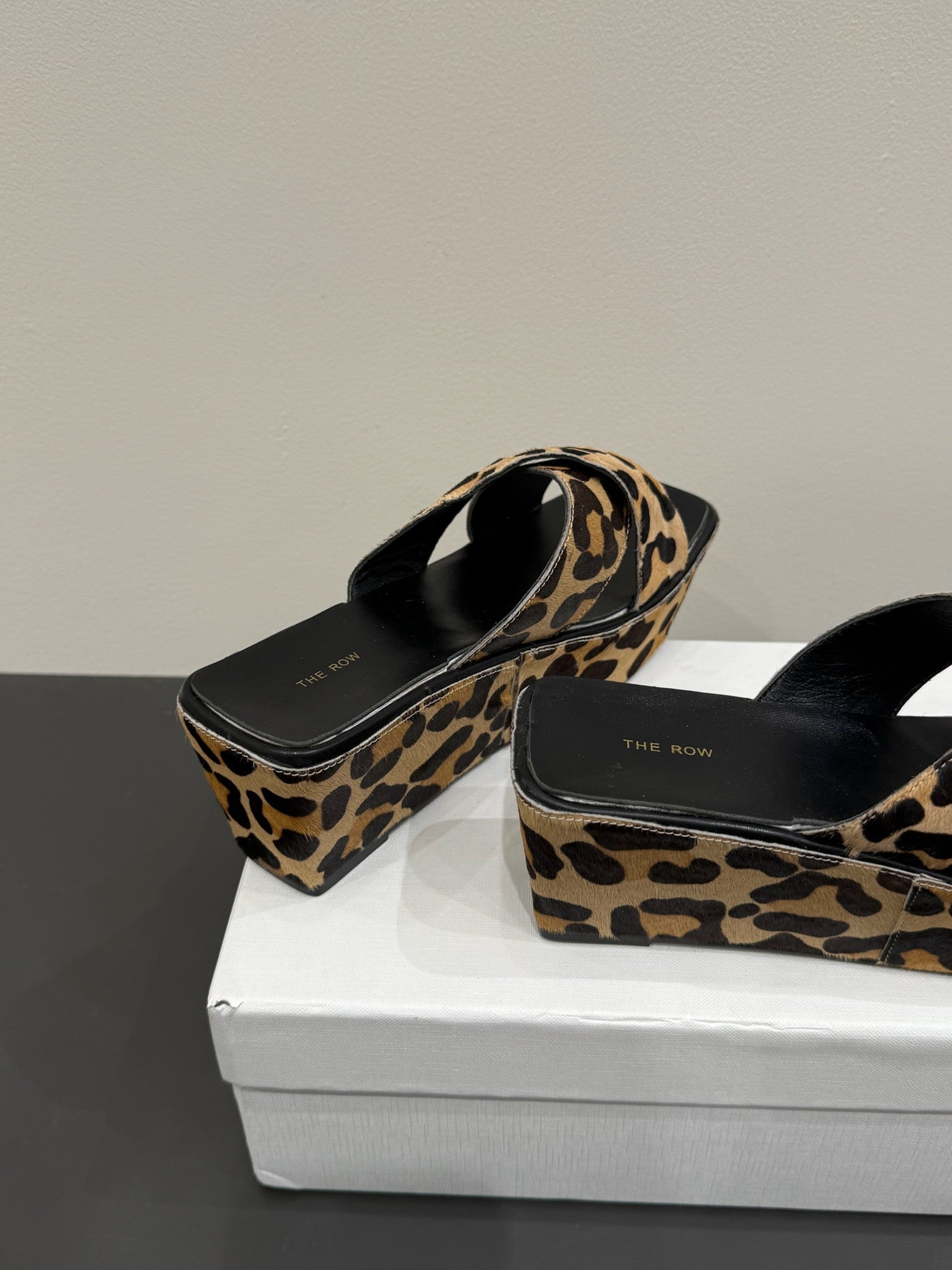 The Row Thick-soled Cross-strap Sandals 6cm Black Leopard Print Horsehair 337446