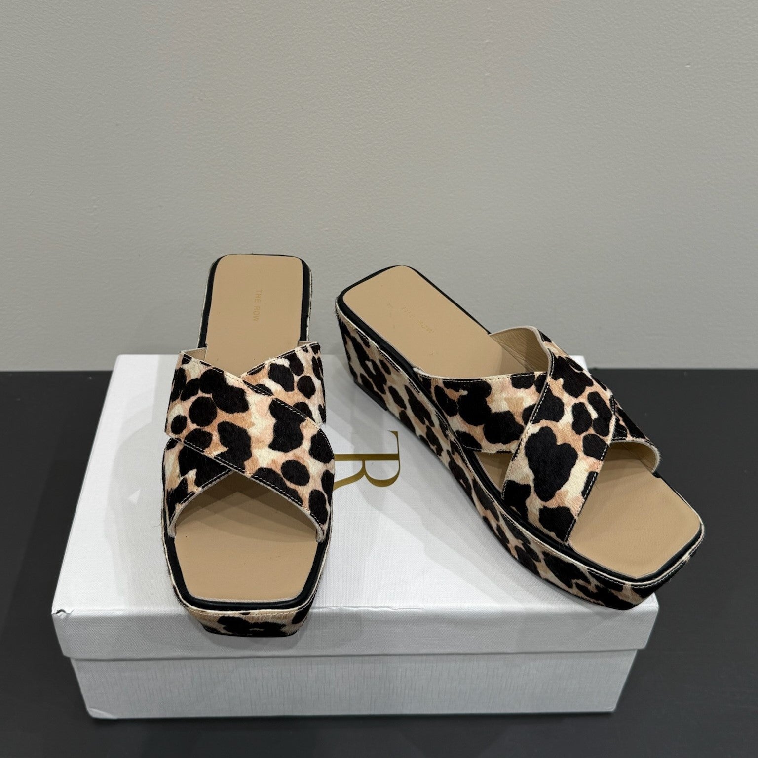 The Row Thick-soled Cross-strap Sandals 6cm Leopard Print Horsehair 337447