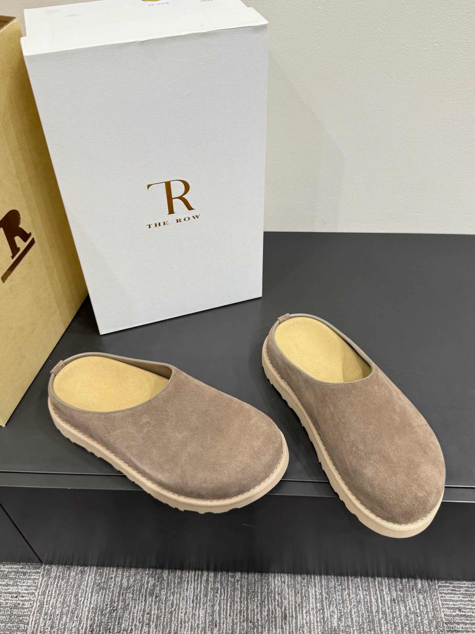 The Row Toe Slippers Taupe Cow Suede 337484