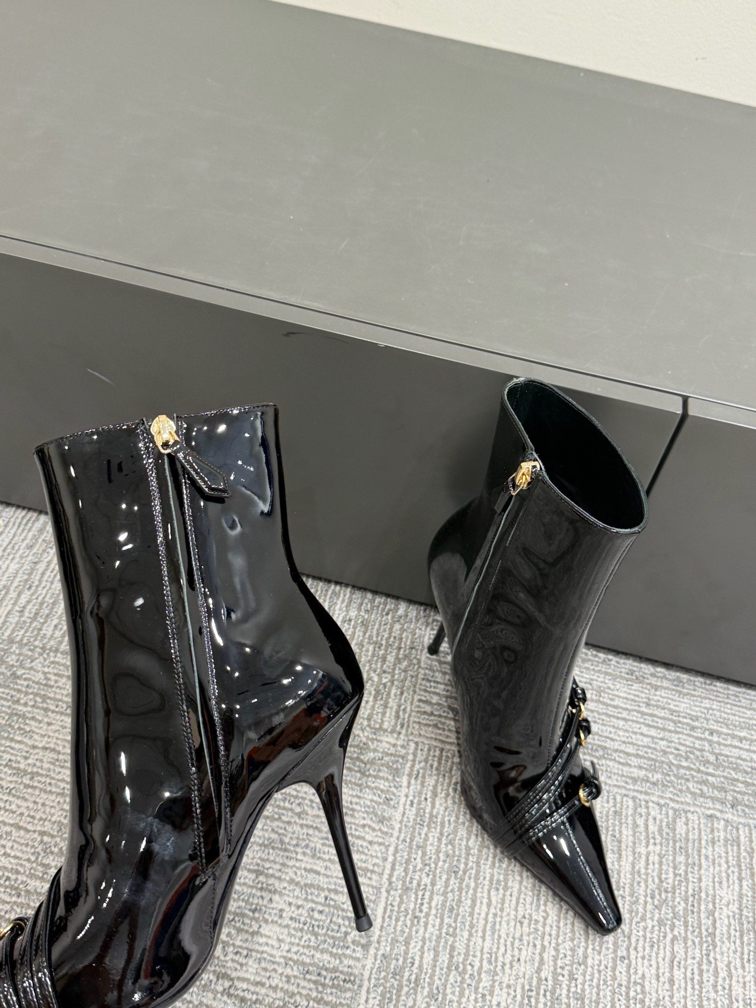 Miu short boots 90mm black patent leather 417986