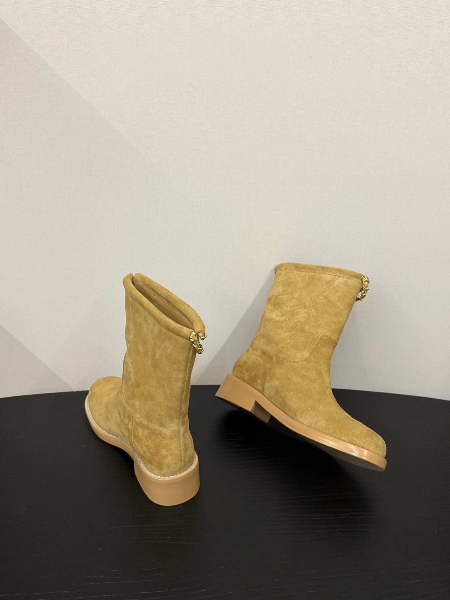 CC 25s Short Flat Chain Knight Boots Beige Cow Suede&Sheeepskin 417845