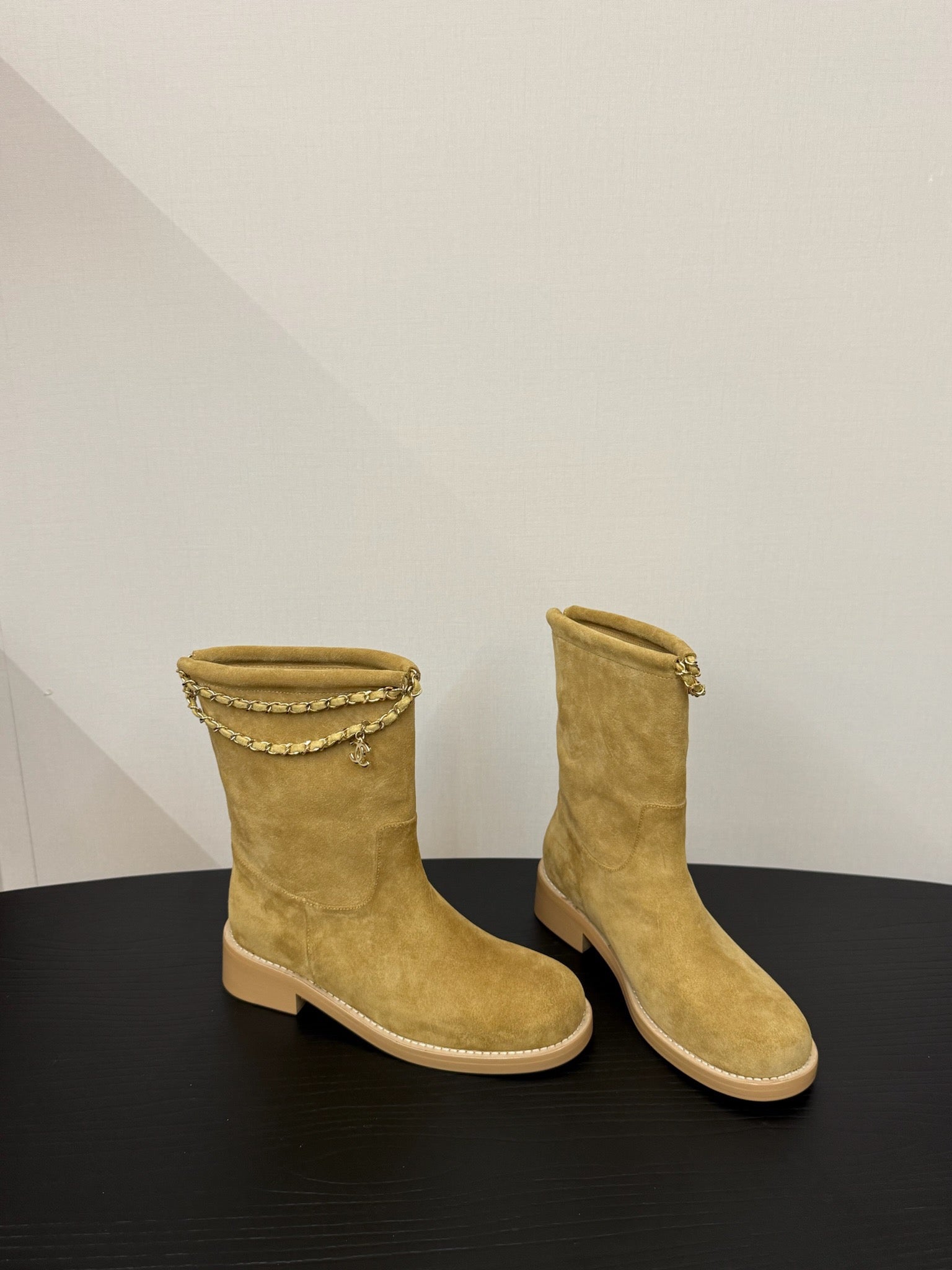 CC 25s Short Flat Chain Knight Boots Beige Cow Suede&Sheeepskin 417845