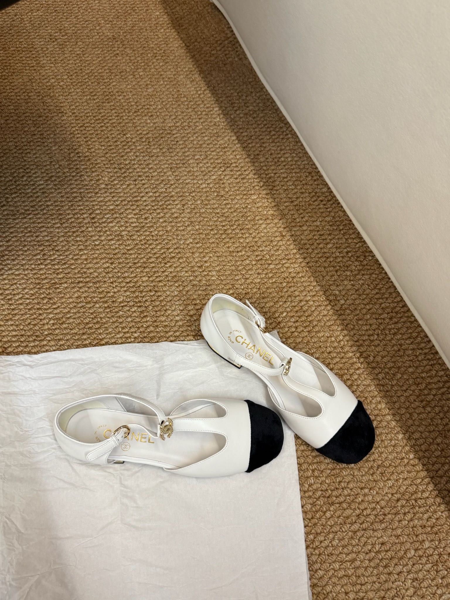 CC 26s Slingback Shoes In White Calfskin And Suede Gold Hardware
