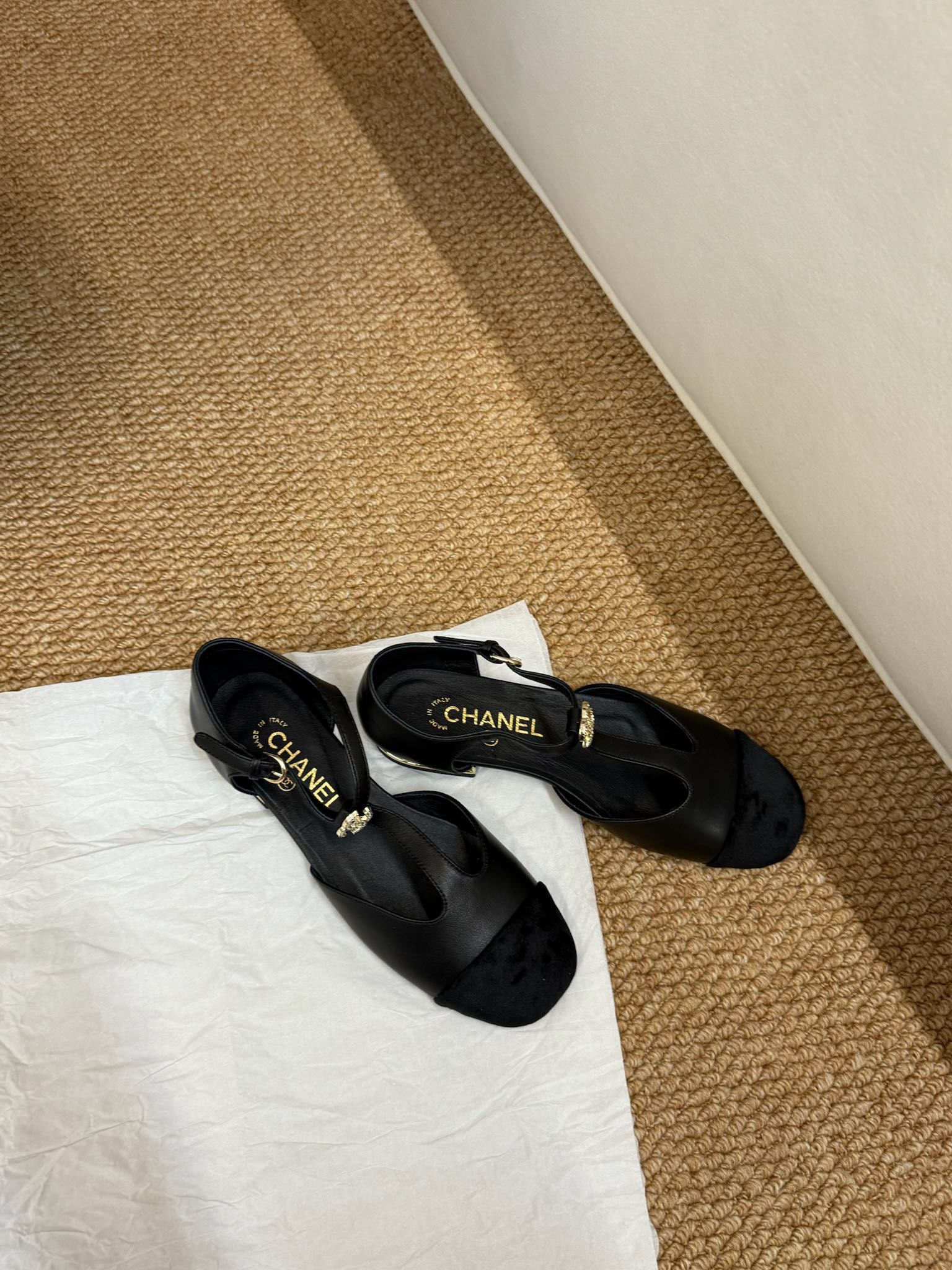 CC 26s Slingback Shoes In Black Calfskin And Suede Gold Hardware
