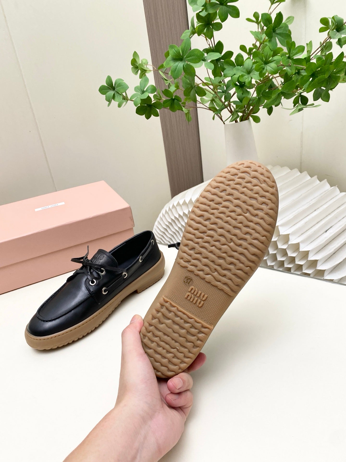 Miu 26s Distressed Lace-Up Eyelet Flat Loafers Retro Leather 984050