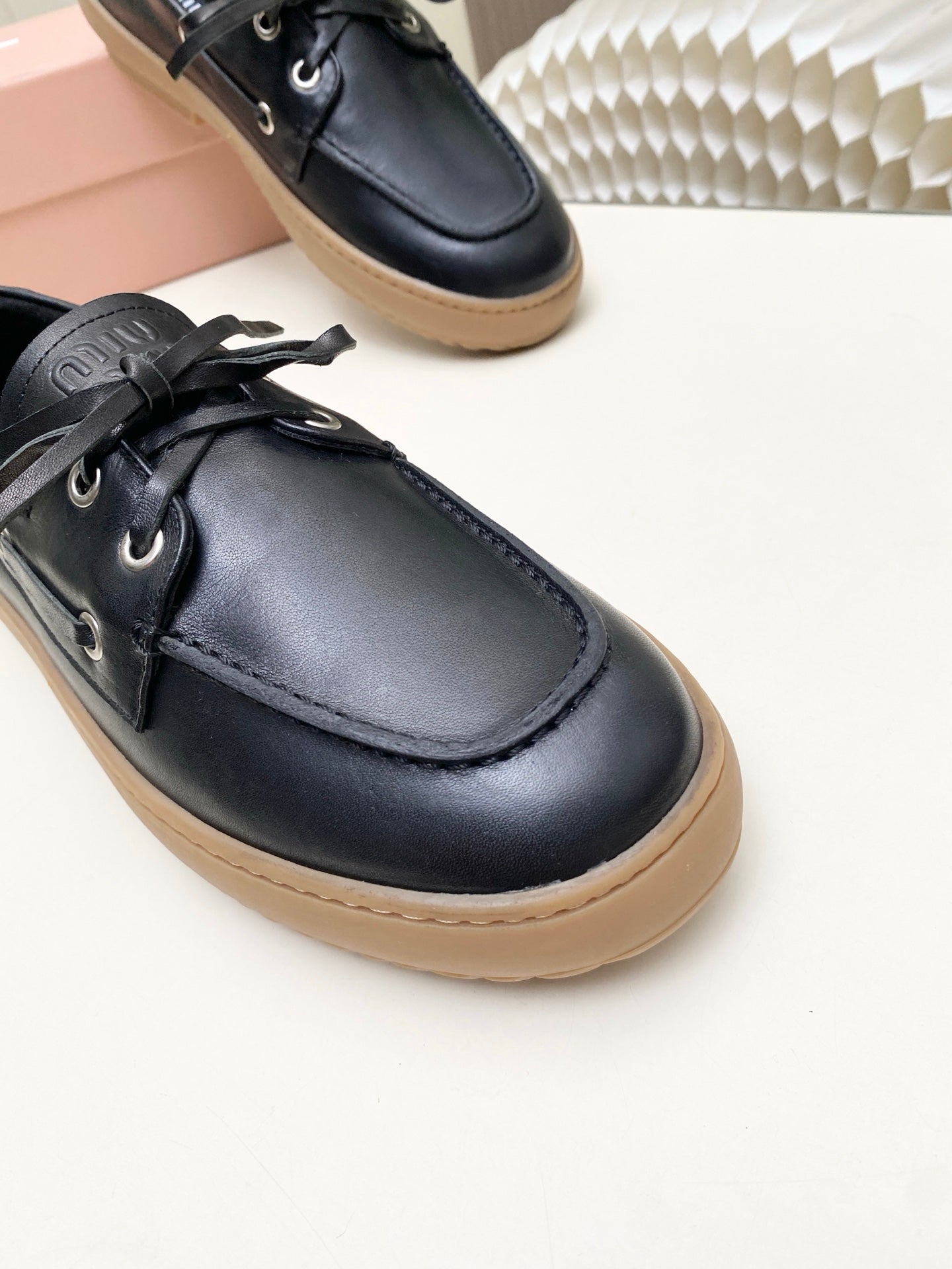 Miu 26s Distressed Lace-Up Eyelet Flat Loafers Retro Leather 984050