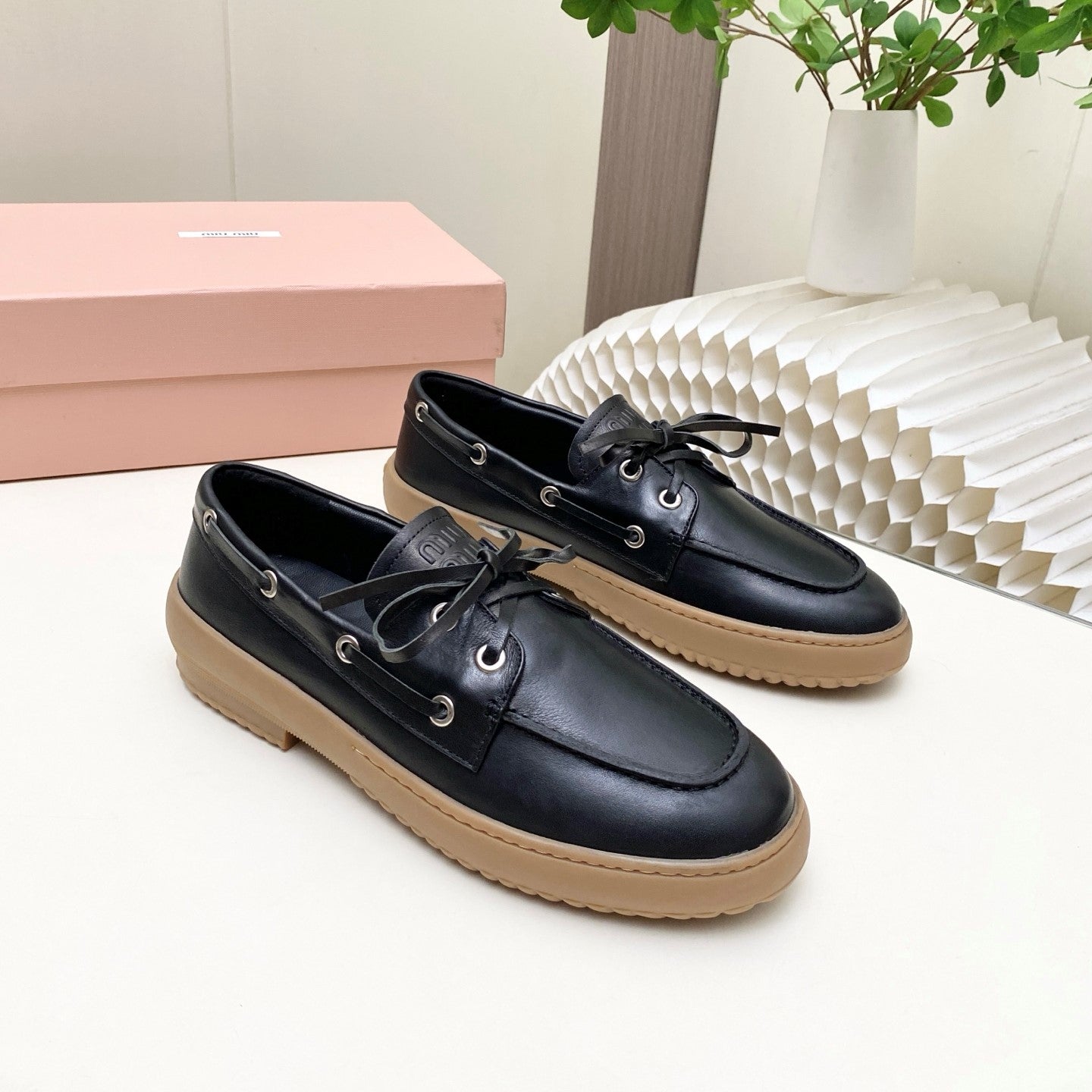 Miu 26s Distressed Lace-Up Eyelet Flat Loafers Retro Leather 984050