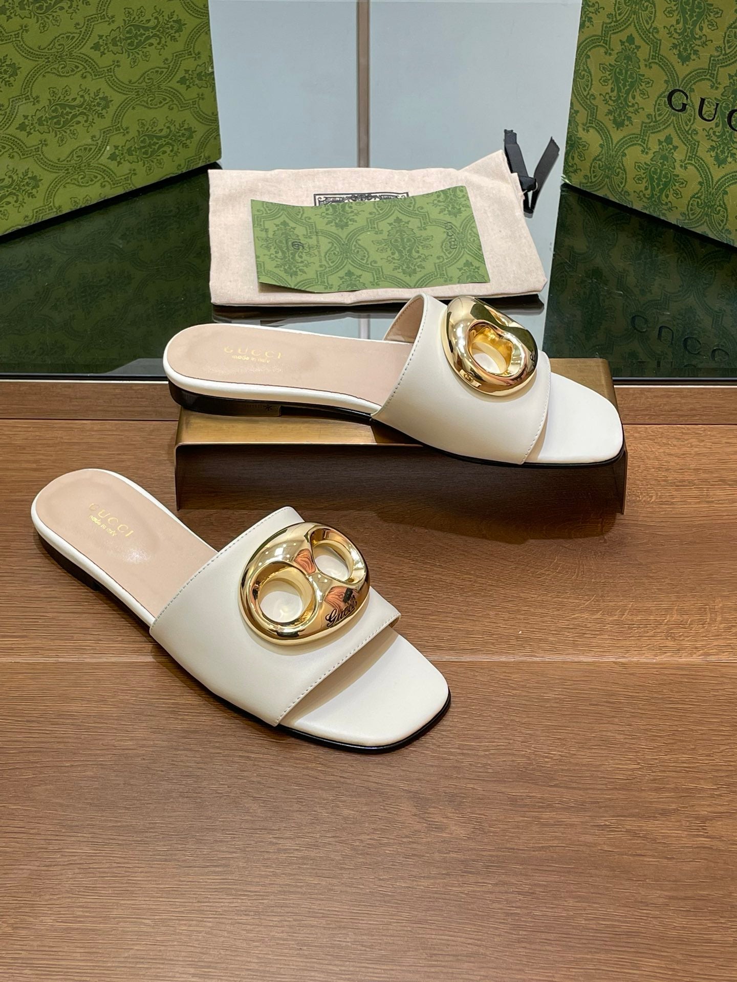 FLAT MULE IN WHITE CALFSKIN