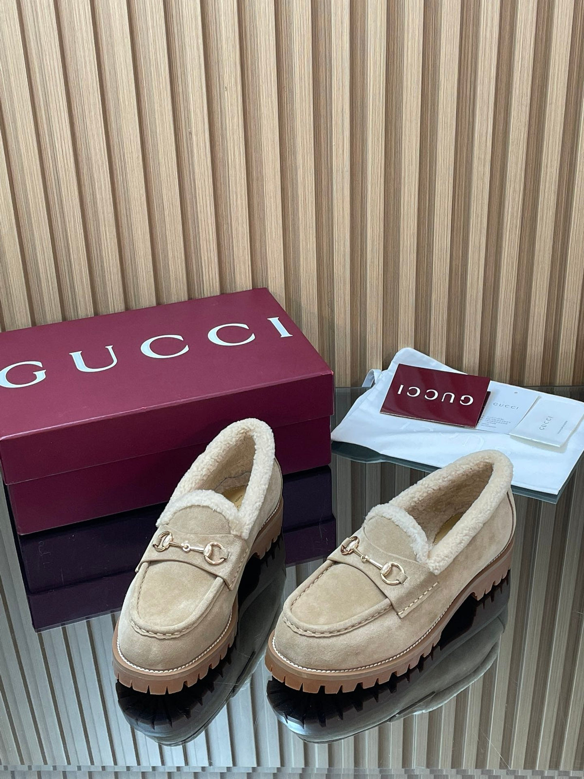 Gucci 26s Loafers Beige Suede Shearling 156831