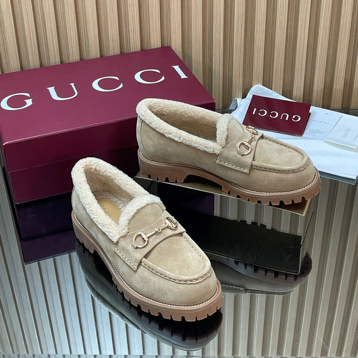 Gucci 26s Loafers Beige Suede Shearling 156831