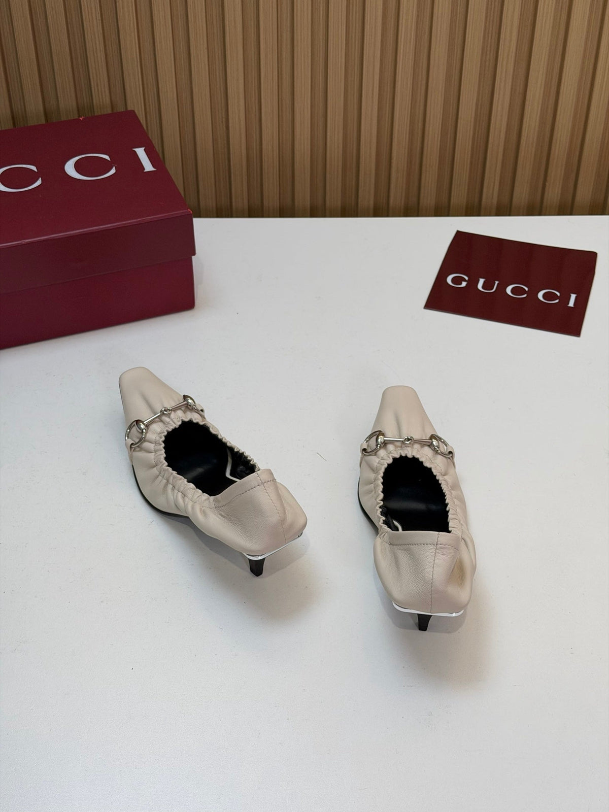 Gucci 26s Vittoria Pumps With Elastic Off-White Smooth Leather 156816
