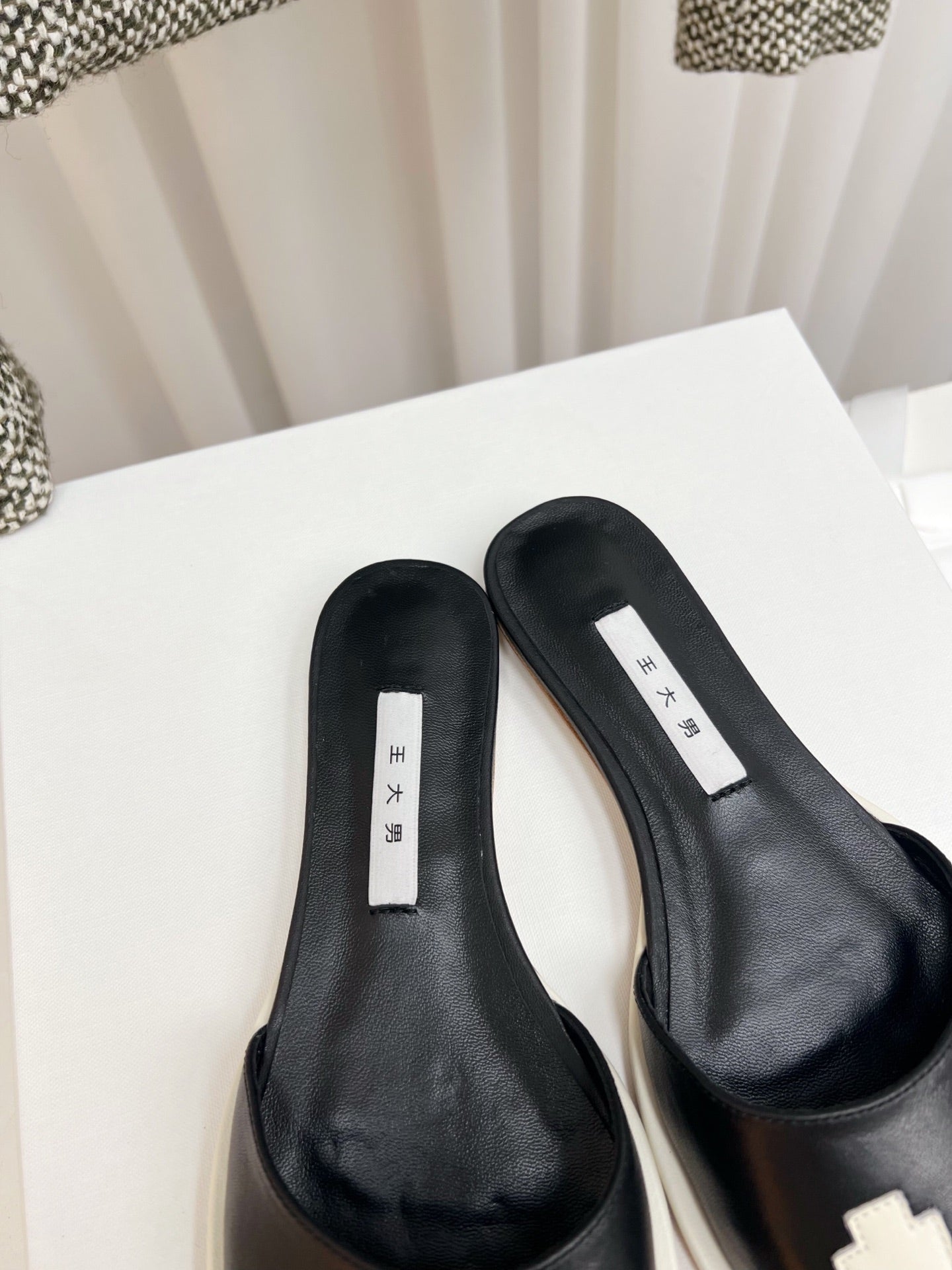 The Row Semi Slippers Black Sheepskin 827492