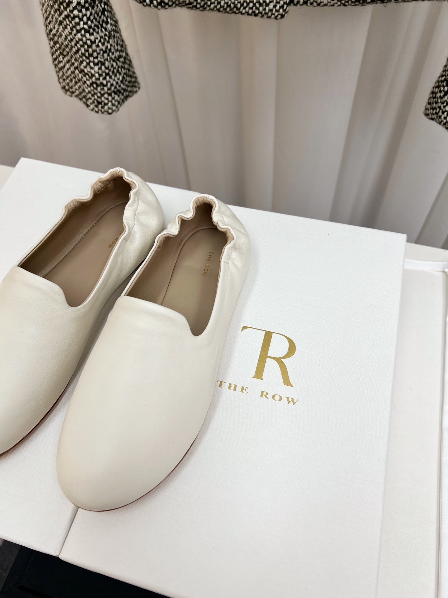 The Row Casa Ballet Flat White Grain Leather 832673