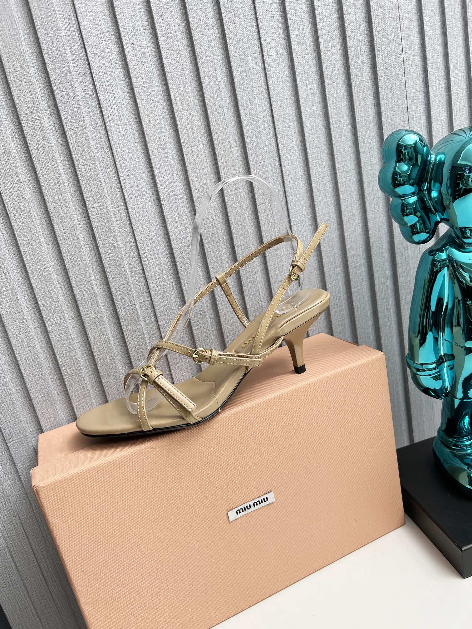 Miu 26s Sandals 5.5cm Beige Patent Leather 680447