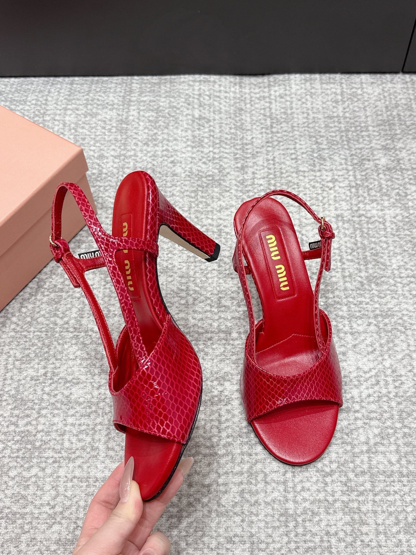 Miu 26s Heeled Sandals 8.5cm Red Snakeskin Texture 680491