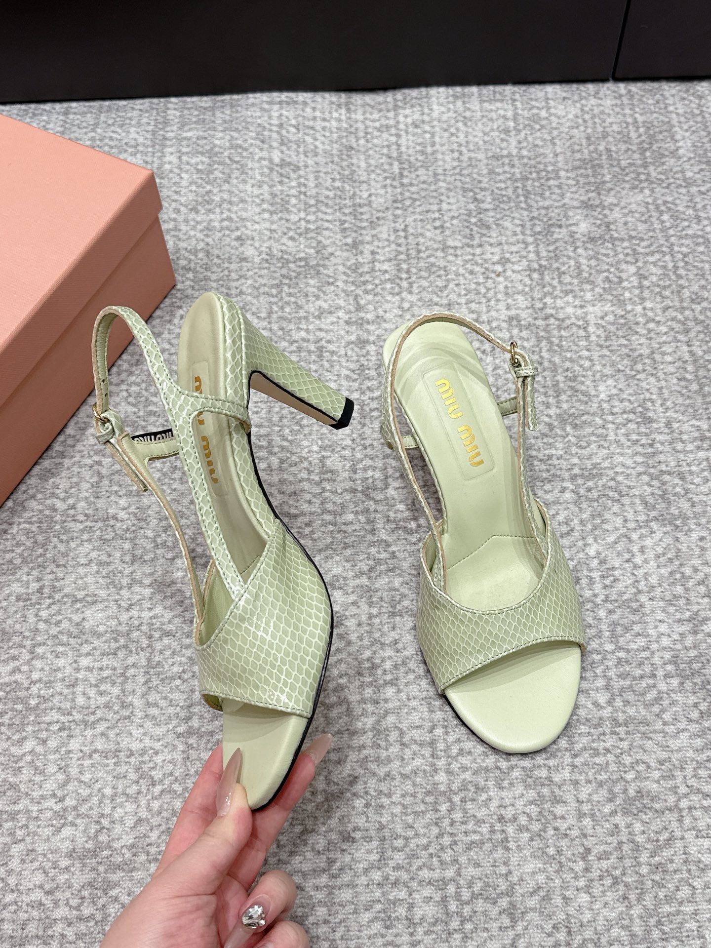 Miu 26s Heeled Sandals 8.5cm Light Green Snakeskin Texture 680492