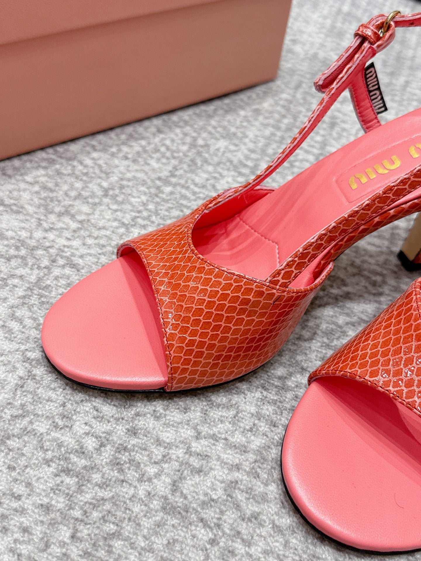 Miu 26s Heeled Sandals 8.5cm Light Red Snakeskin Texture 680493