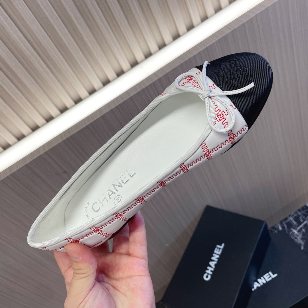 CC 26s Ballerinas Slingbacks CC Logo White Black Canvas Leather 108838