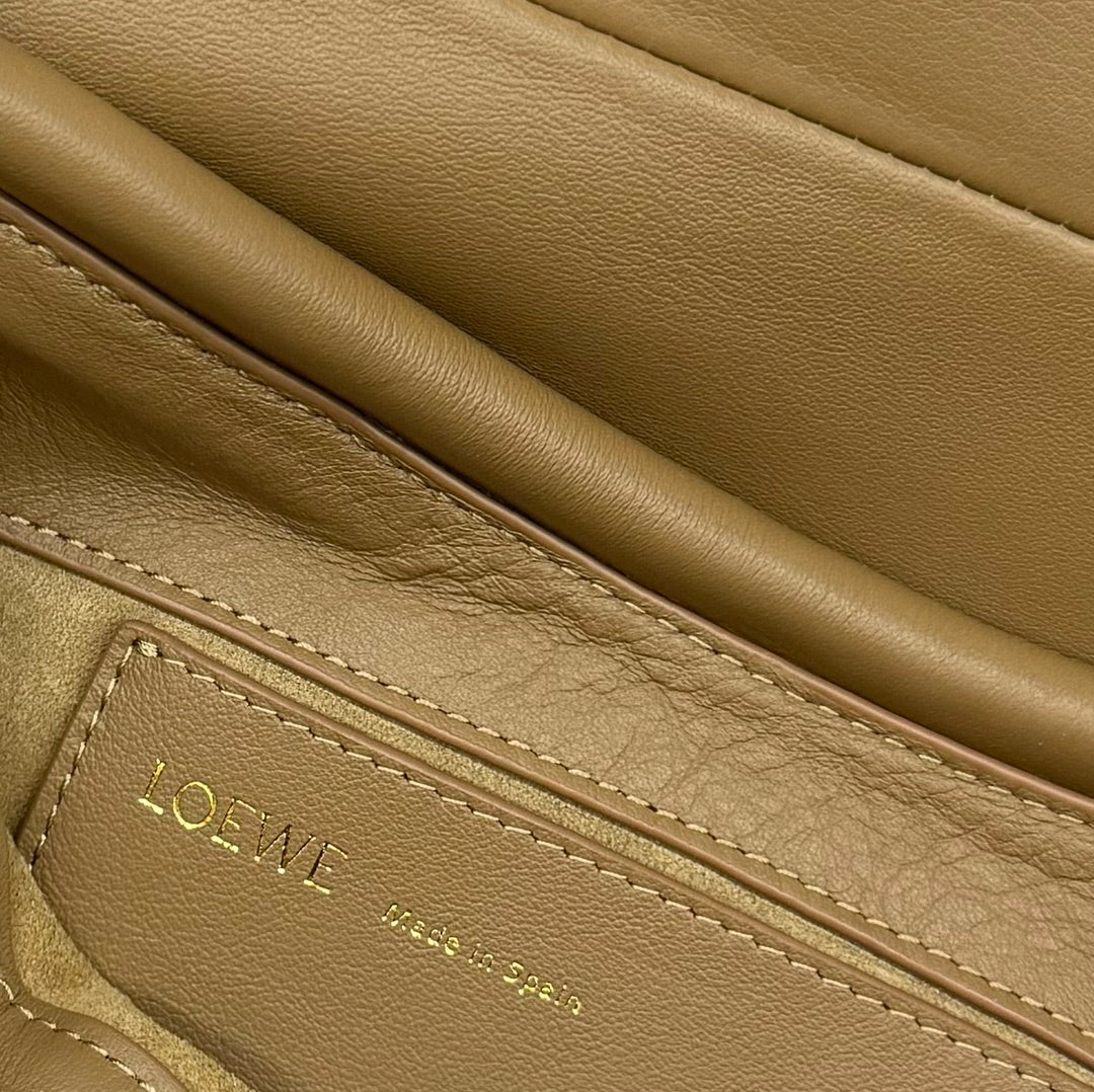 Loew Paseo Shoulder Bag 25cm Light Brown Cowhide