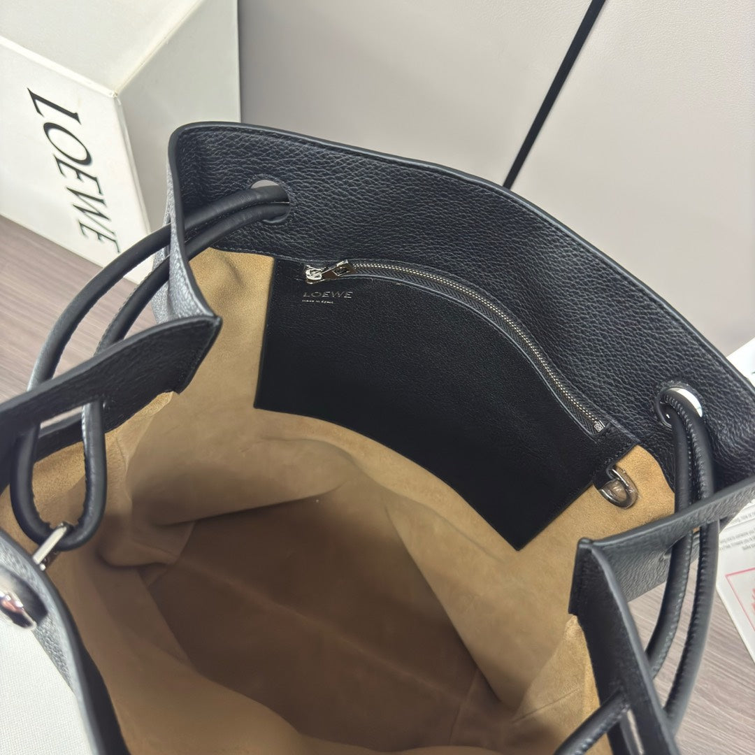 Loewe Pebble Hobo Chocolate Smooth Calfskin