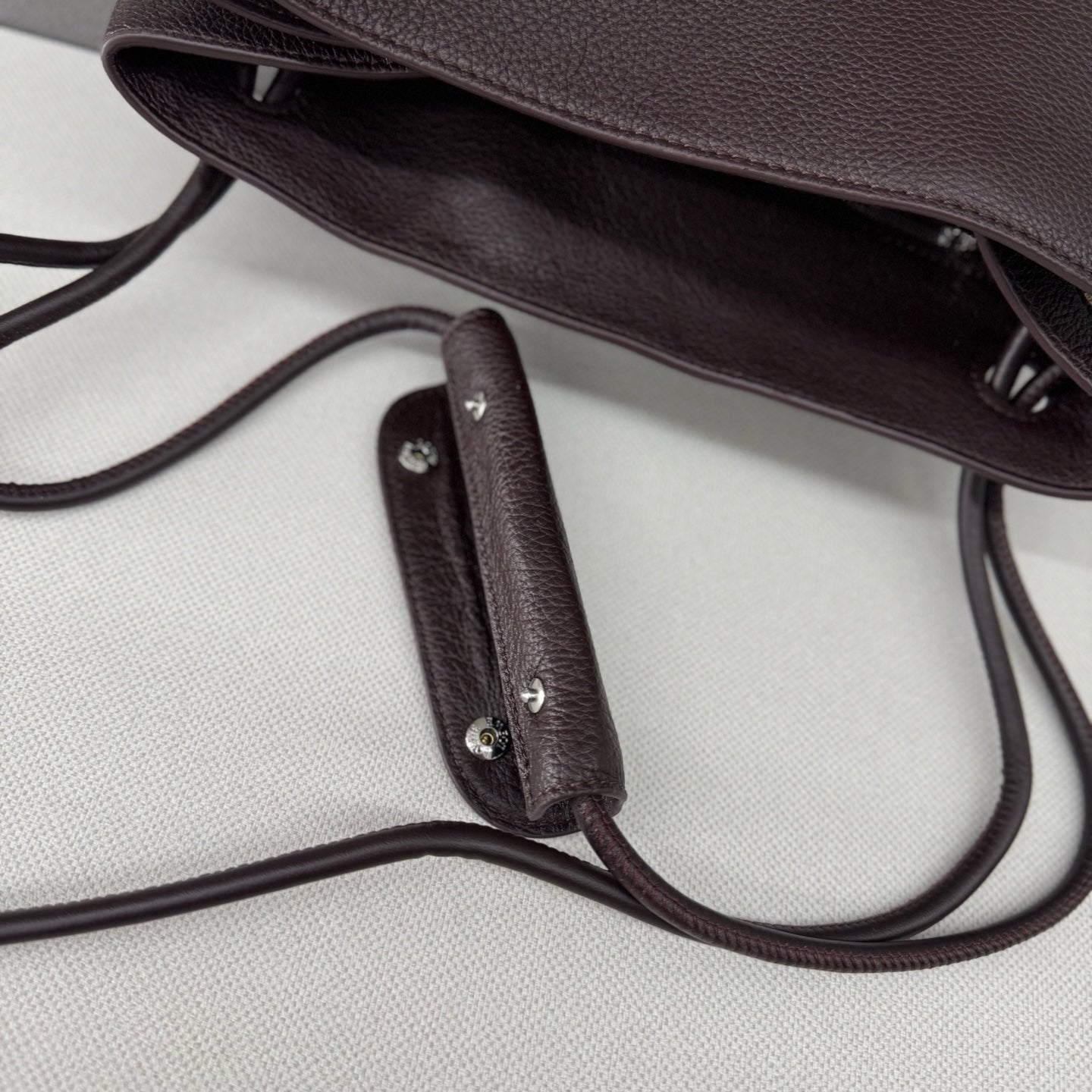 Loewe Pebble Hobo Chocolate Smooth Calfskin