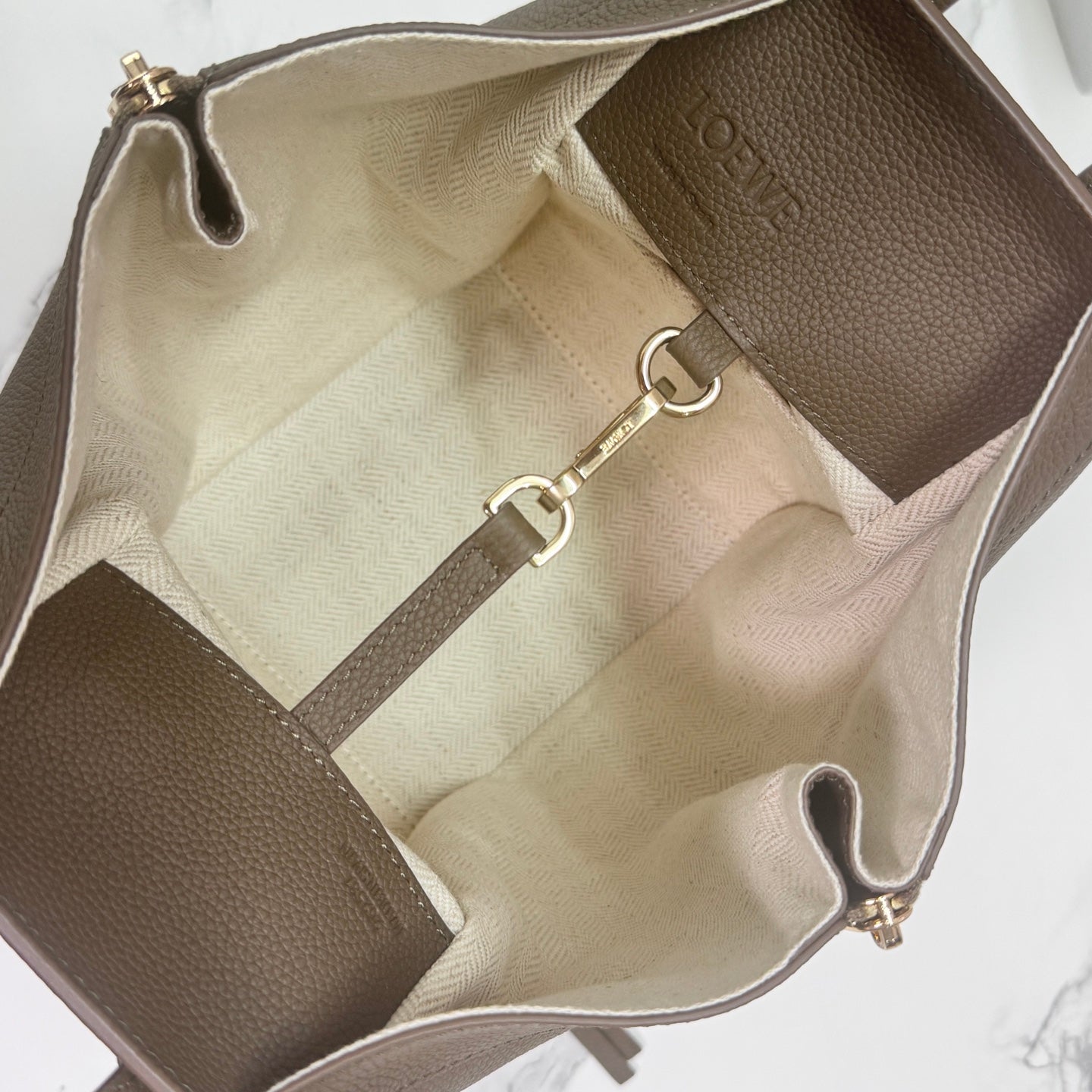 Loewe Hammock Compact 20 Taupe Grained Cowhide
