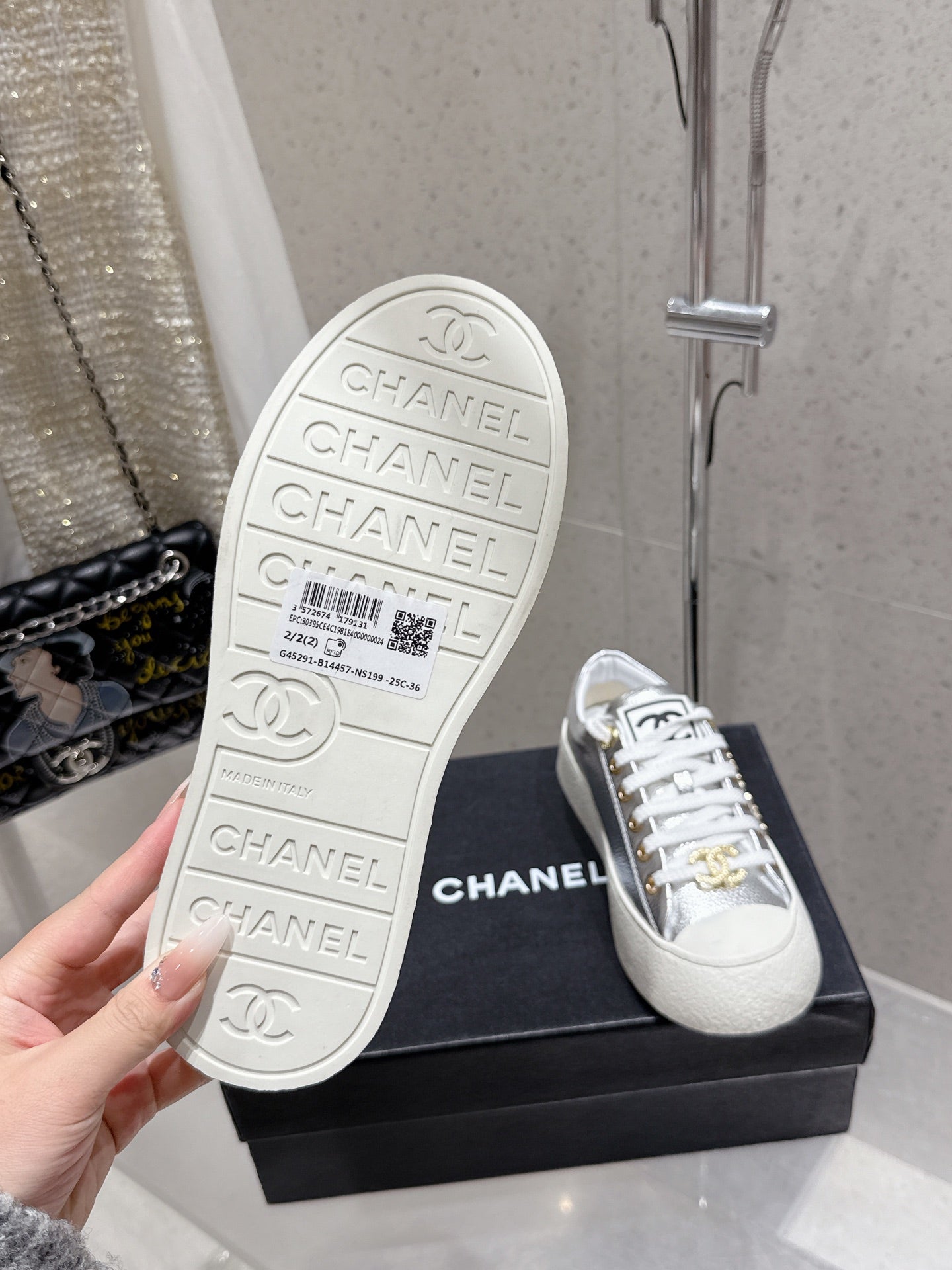 CC Sneaker Silver cowhide 204659