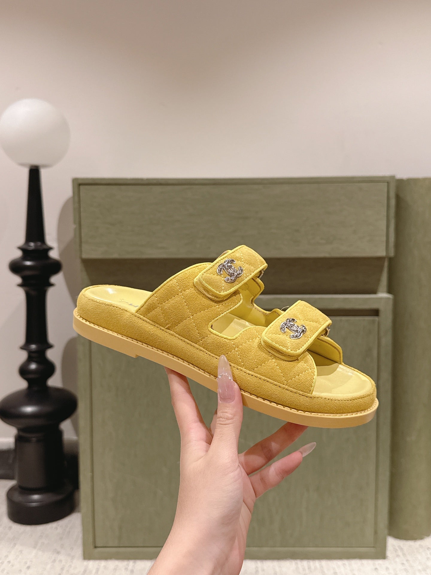CC 26s Dad Sandal Mule Yellow Suede 762934