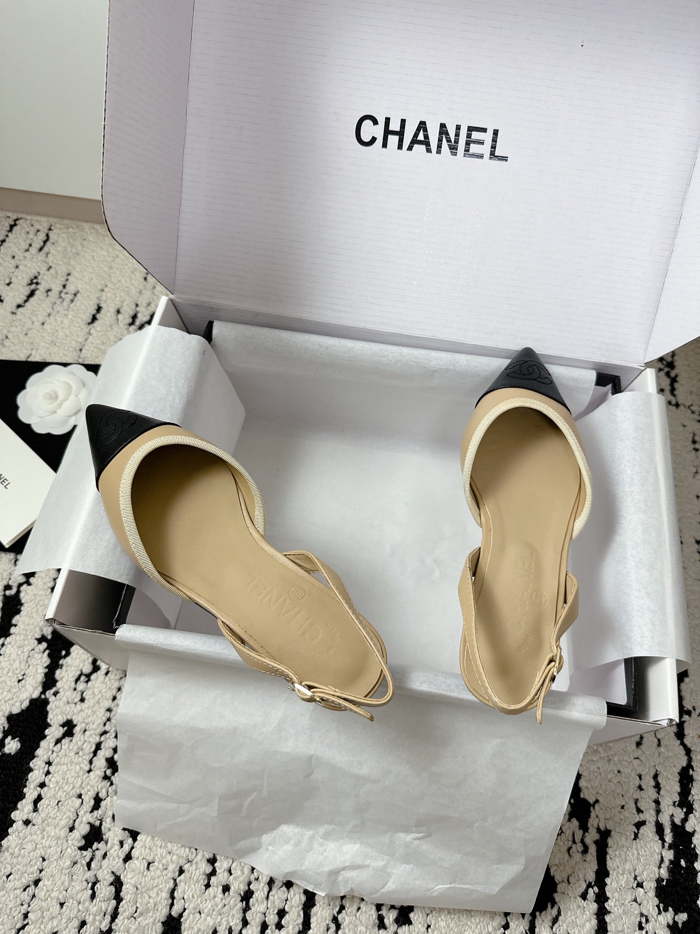 CC Slingback Pointed Beige Black Leather 628300