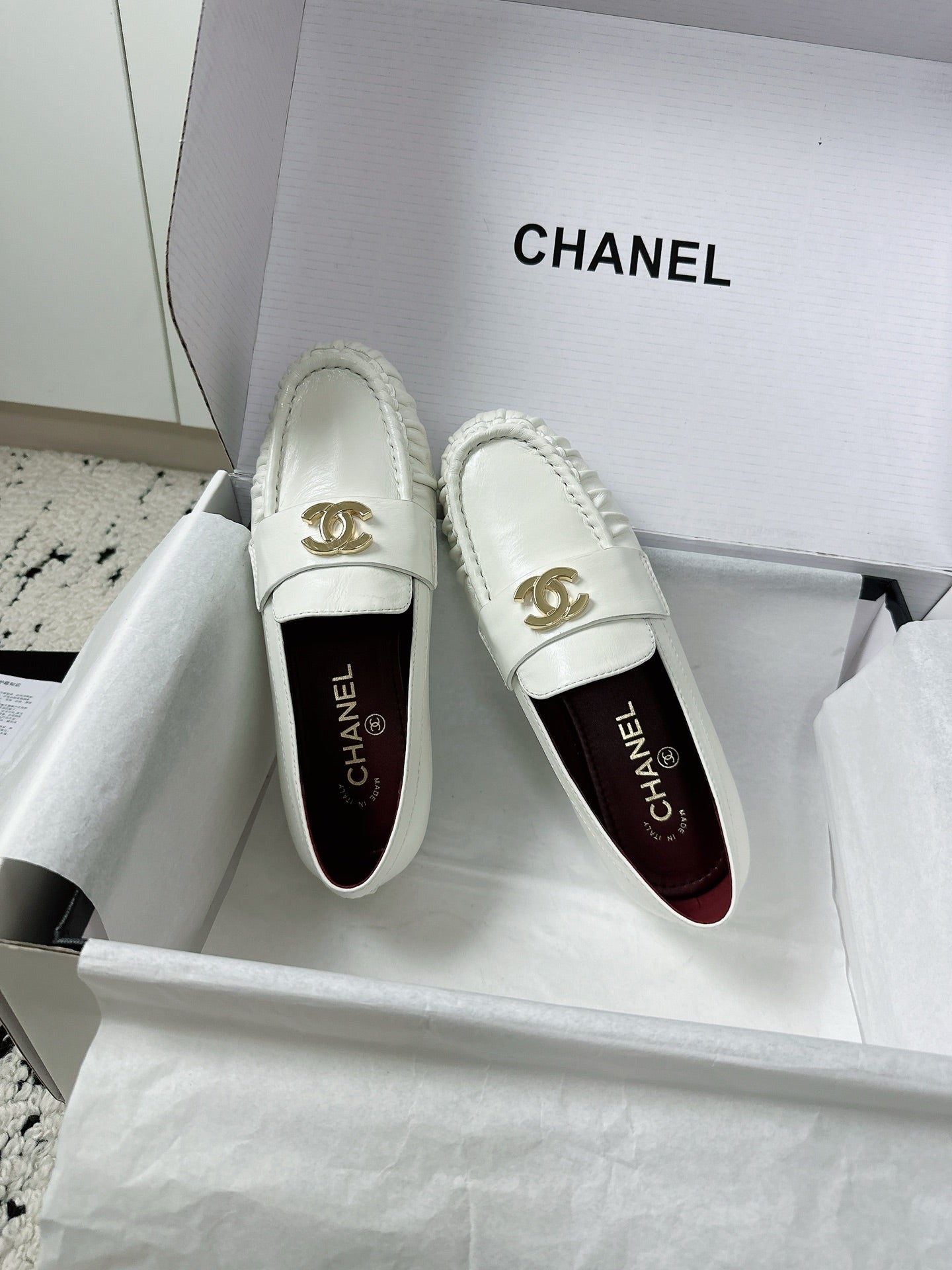 CC 26A Métiers d’art 2026 Loafer White Glossy Sheepskin 900702