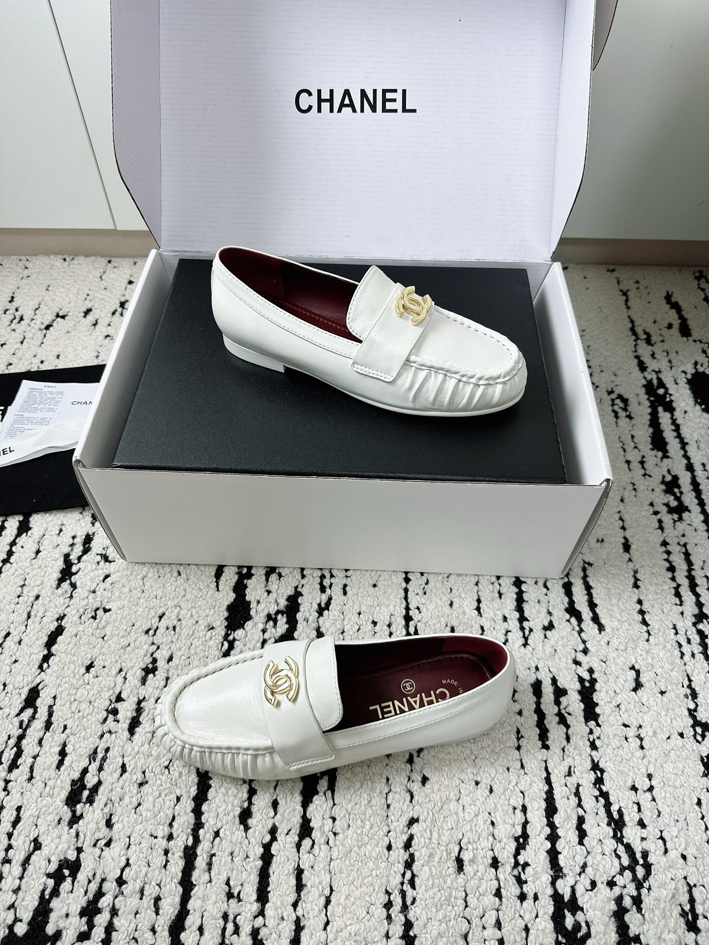 CC 26A Métiers d’art 2026 Loafer White Glossy Sheepskin 900702