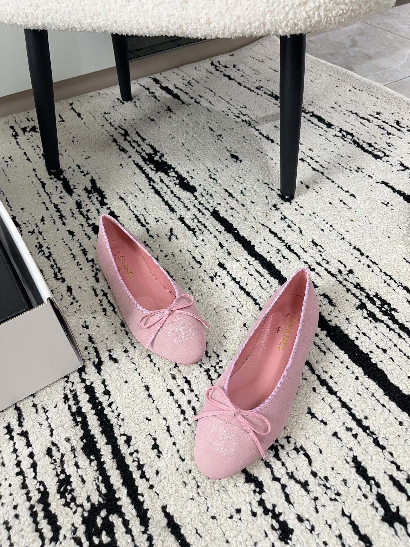 CC 26A Ballet Flat Light Pink Suede 900740