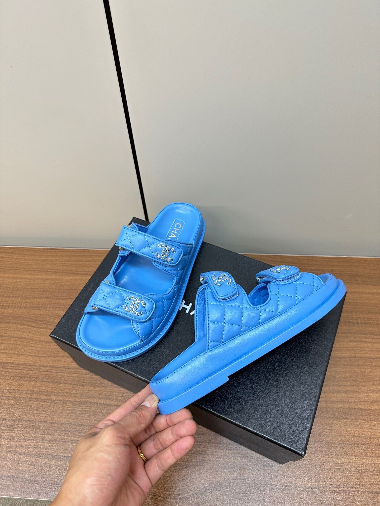 CC 26s Dad Sandal Bright Blue Sheepskin 965034